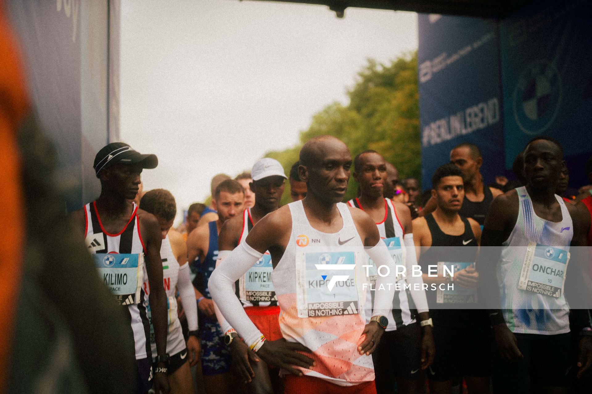 Eliud Kipchoge (KEN/Kenya) kurz vor dem Start am 24.09.2023 beim Berlin Marathon in Berlin