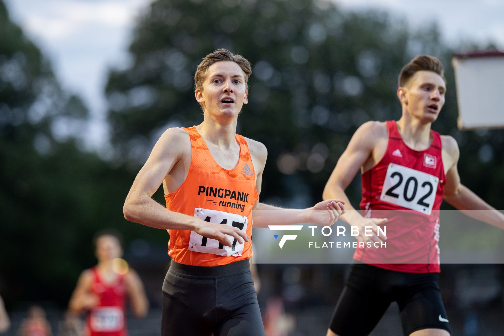 Maximilian Pingpank (Hannover Athletics) gewinnt den zweiten 800m Lauf am 11.07.2020 waehrend dem Backontrack-Meeting in Dortmund