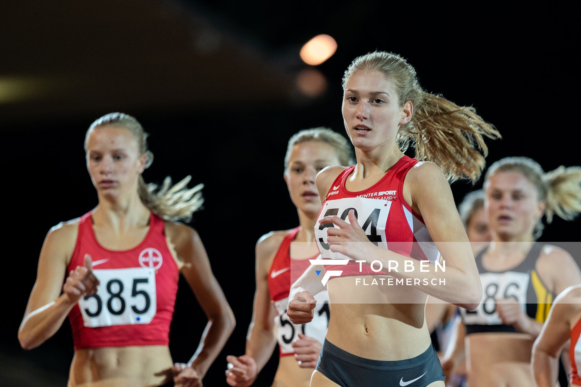 Rahel Broemmel (SV Sonsbeck) ueber 1500m am 11.07.2020 waehrend dem Backontrack-Meeting in Dortmund