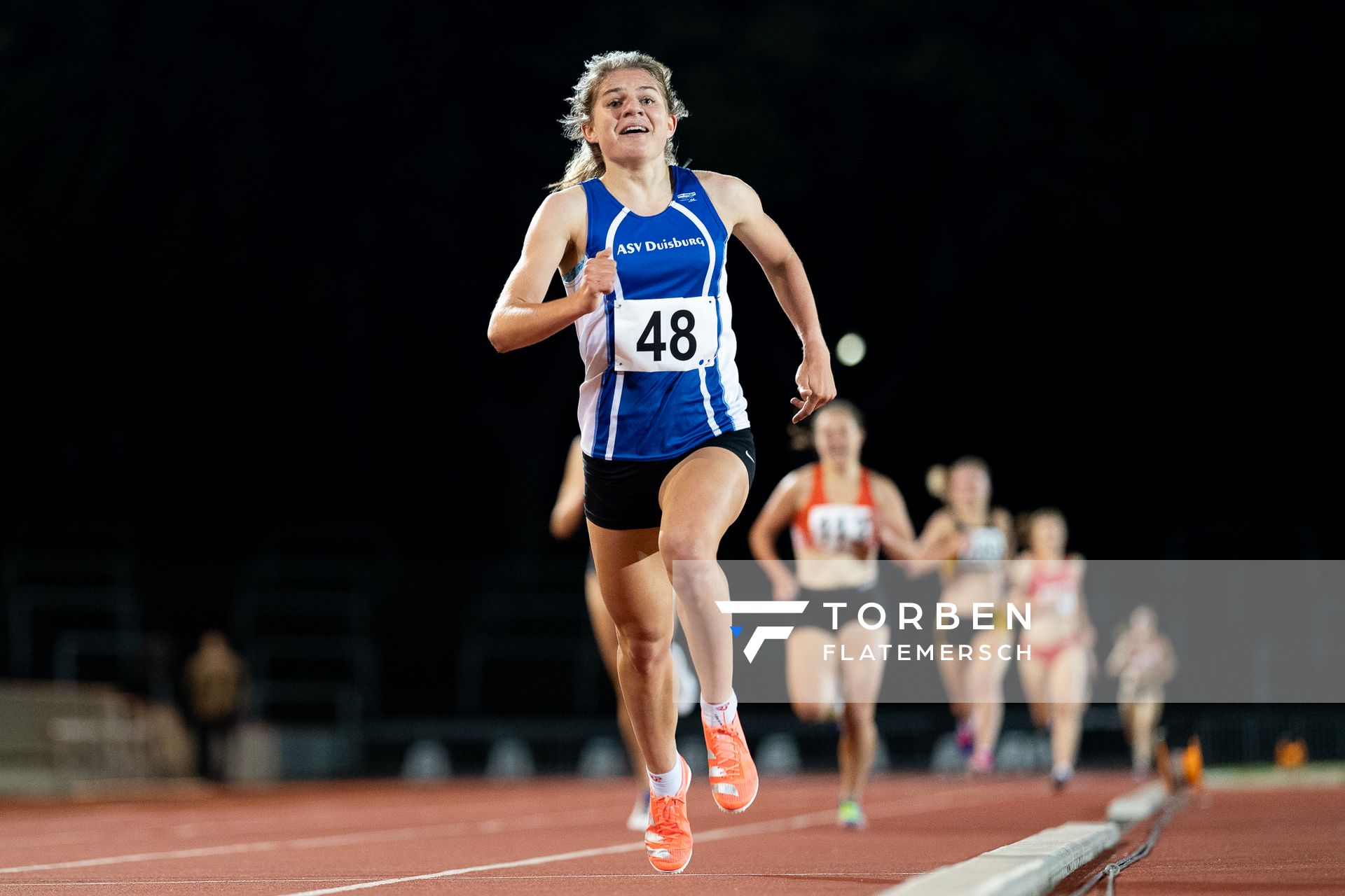 Anneke Vortmeier (ASV Duisburg) ueber 1500m am 11.07.2020 waehrend dem Backontrack-Meeting in Dortmund