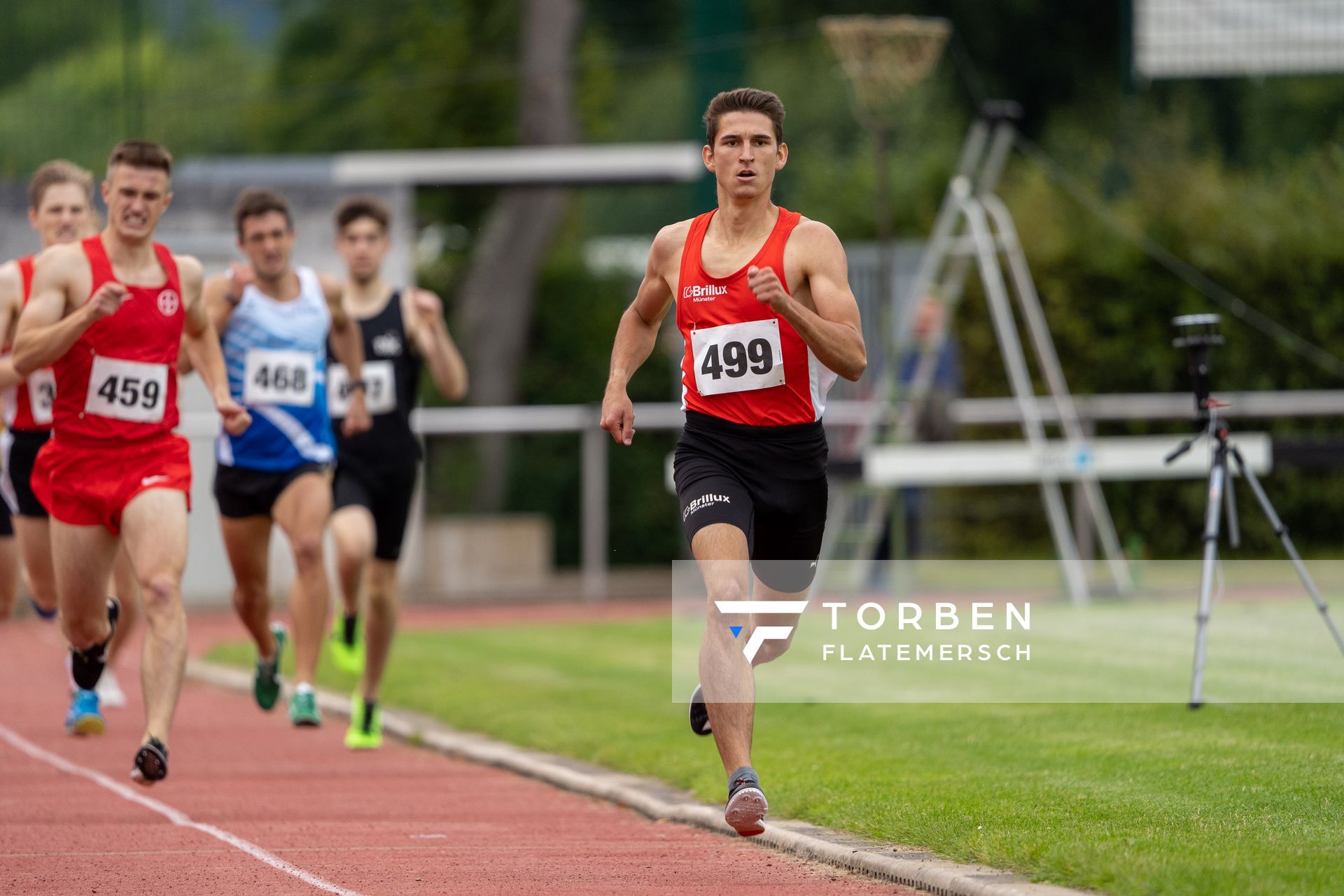 Justin Lukas (LG Brillux Muenster) ueber 800m am 22.07.2020 waehrend dem Meller Laeufermeeting