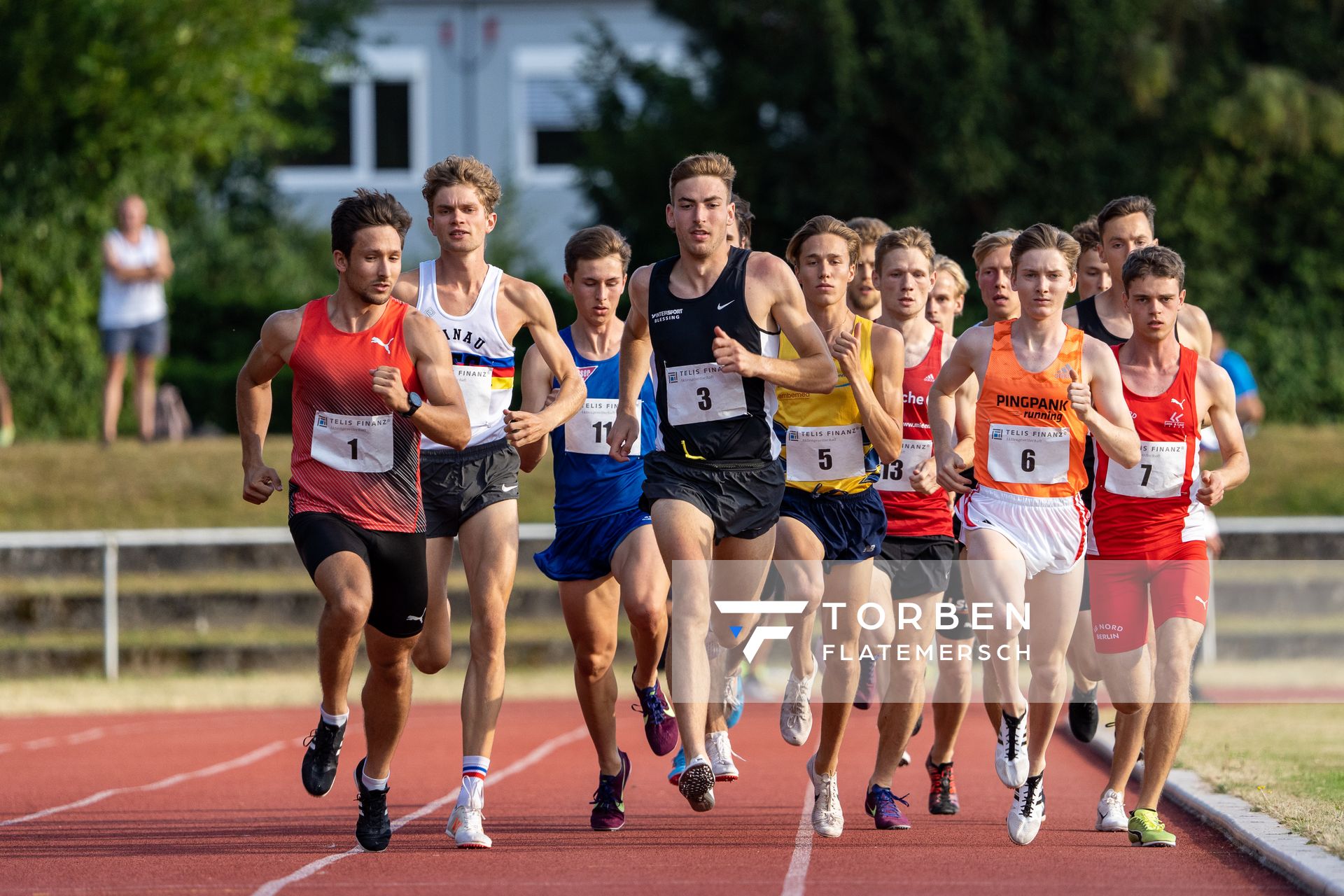 Start des 4. 1500m Laufes am 25.07.2020 waehrend der Laufnacht der Sparkassen Gala in Regensburg. Im Bild: Lukas Abele (SSC Hanau-Rodenbach), Jens Mergenthaler (SV Winnenden), Marc Tortell (Athletics Team Karben), Kilian Gruenhagen (LG Braunschweig), Maximilian Pingpank (Hannover Athletics), Thilo Brill (LG Nord Berlin)