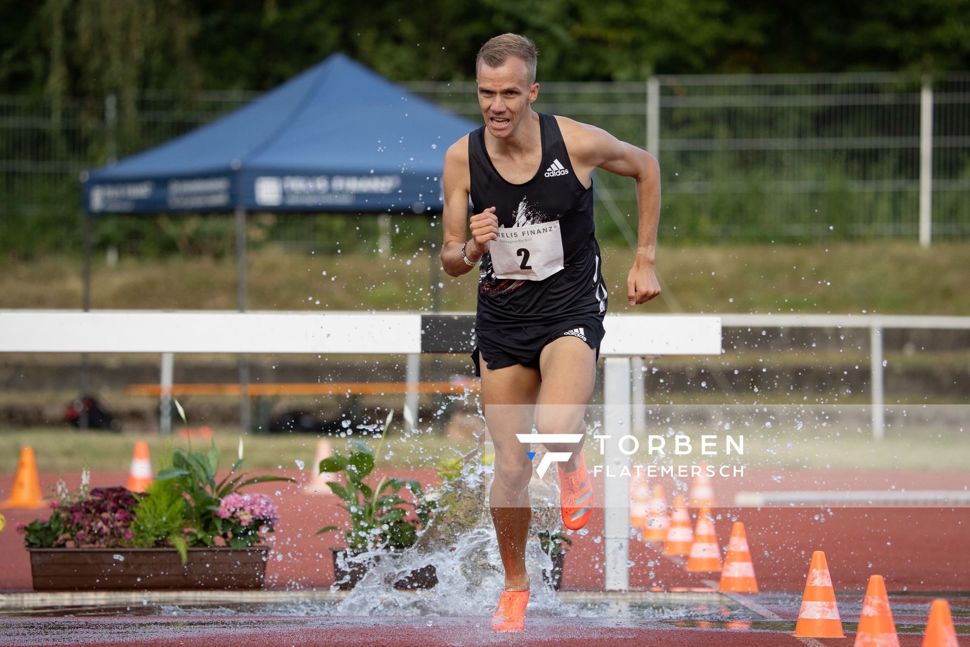 Martin Grau (LAC Erfurt) am 25.07.2020 waehrend der Laufnacht der Sparkassen Gala in Regensburg
