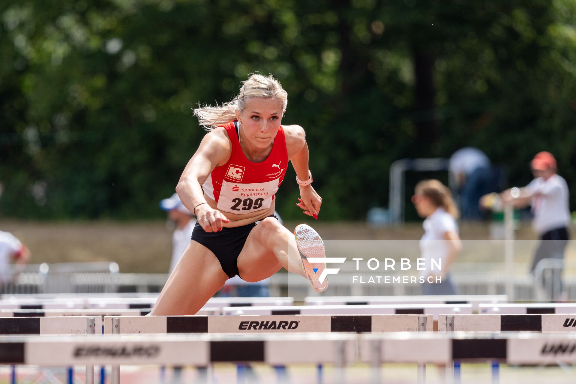 Monika Zapalska (LC Paderborn) ueber 100m Huedern am 26.07.2020 waehrend der Sparkassen Gala in Regensburg