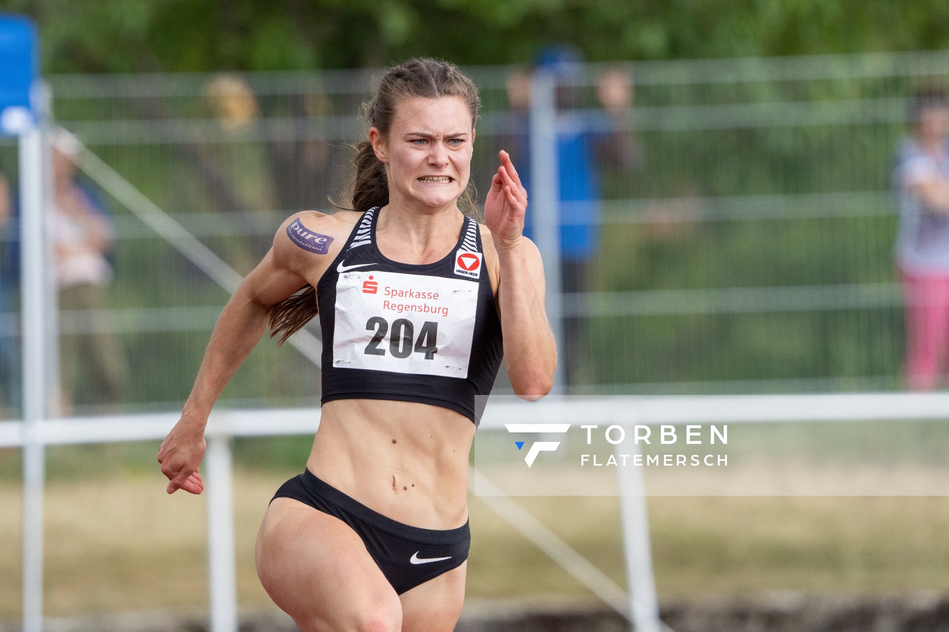 Alexandra Toth (Oesterreich) ueber 200m am 26.07.2020 waehrend der Sparkassen Gala in Regensburg