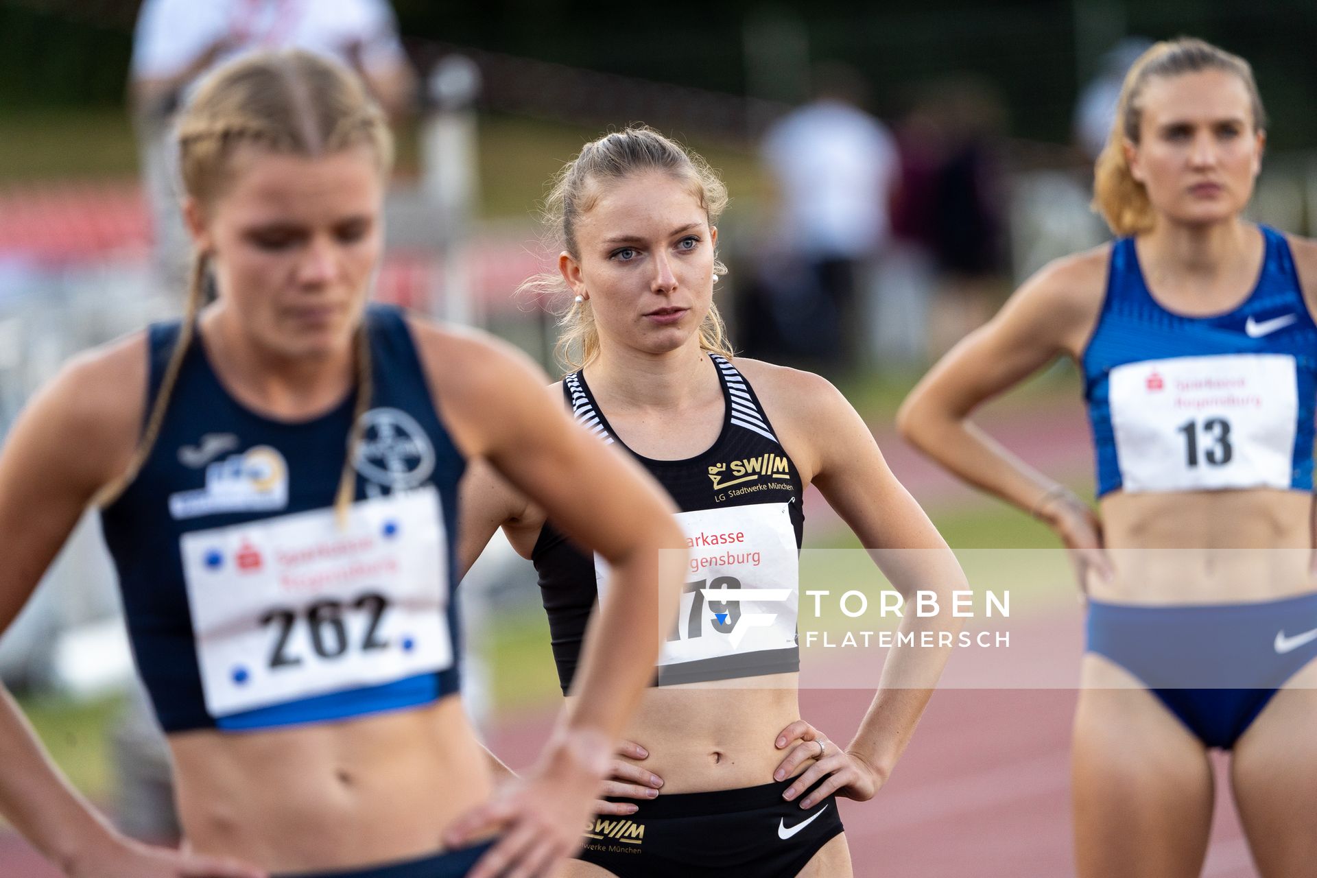 Katharina Trost (LG Stadtwerke Muenchen) vor dem 800m Start am 26.07.2020 waehrend der Sparkassen Gala in Regensburg