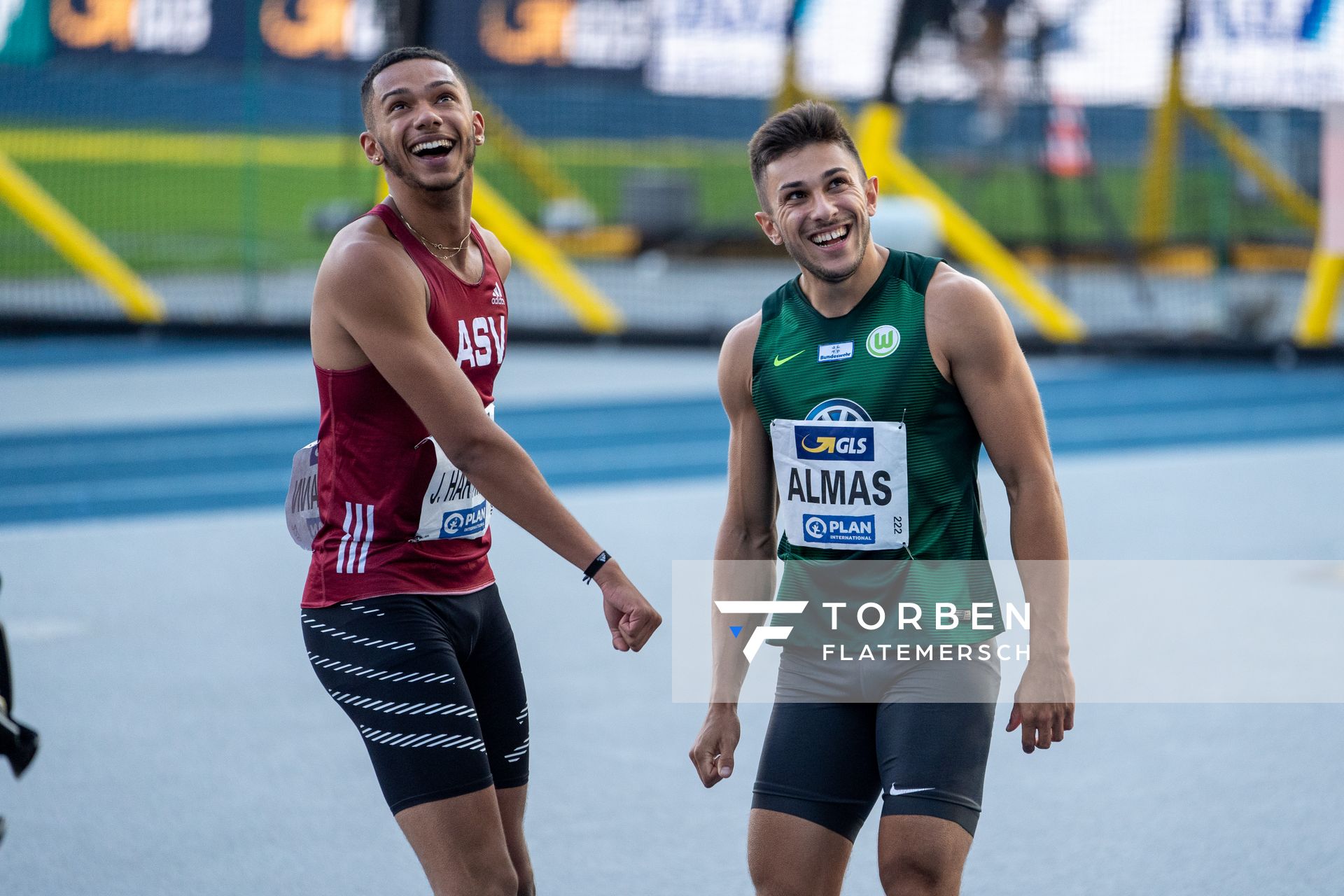 Deutscher Meister Deniz Almas (VfL Wolfsburg) und Vizemeister Joshua Hartmann (ASV Koeln) ueber 100m am 08.08.2020 waehrend den deutschen Leichtathletik-Meisterschaften 2020 im Eintracht-Stadion in Braunschweig