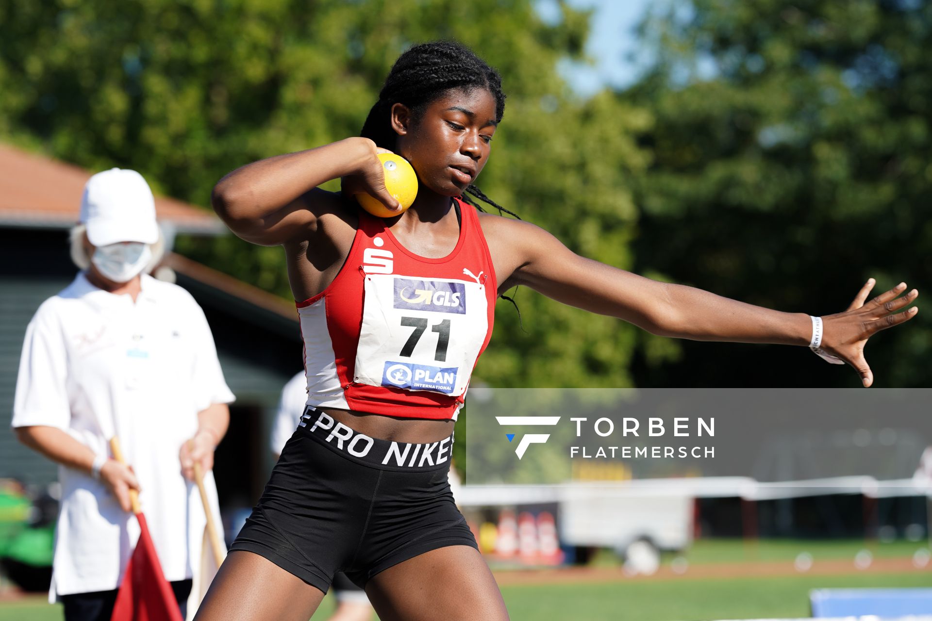 Nina Ndubuisi (SG Schorndorf 1846) beim Kugelstossen ;Deutsche Leichtathletik-Mehrkampfmeisterschaften (Tag 1) am 21.08.2020 in Vaterstetten (Bayern)