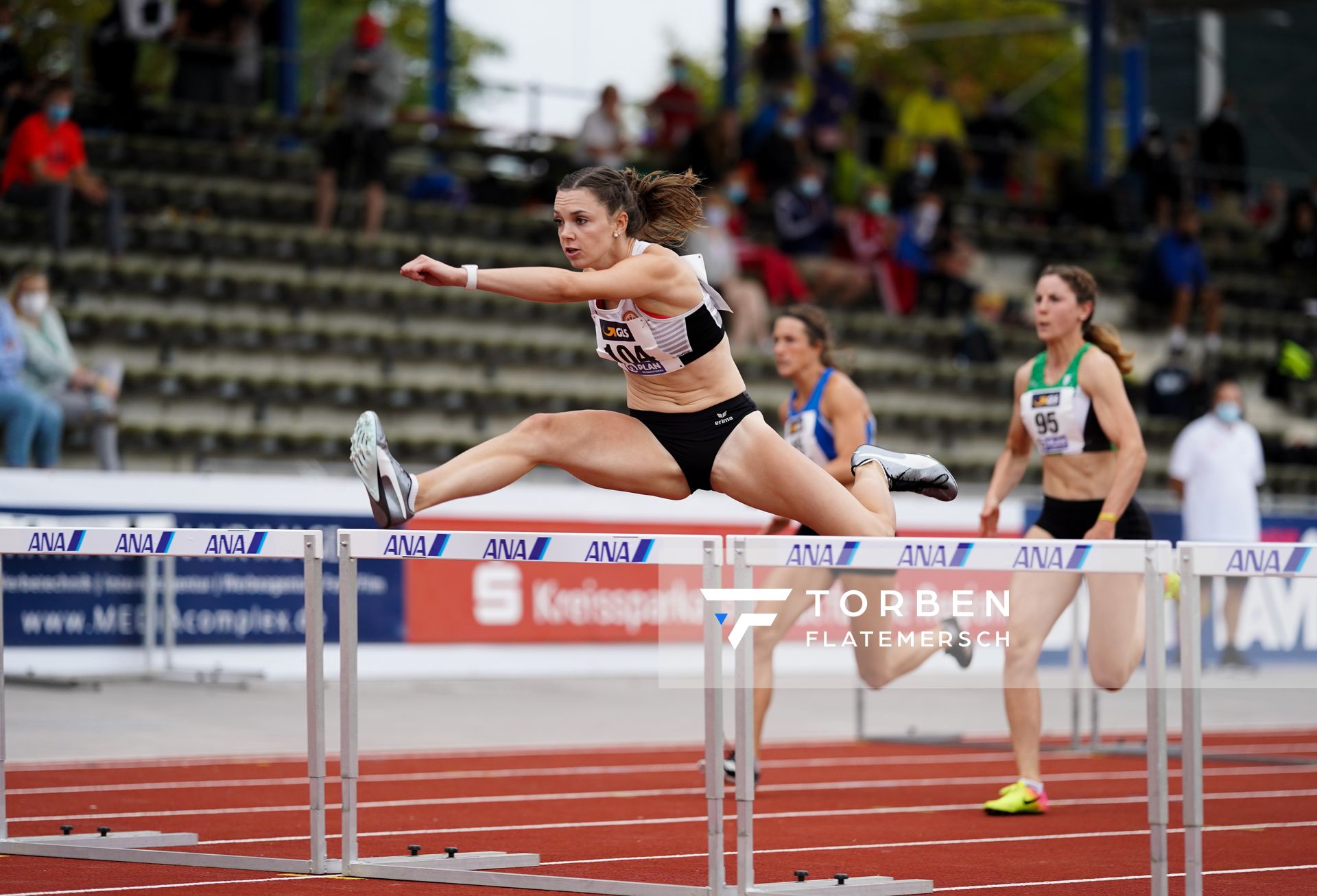 Miriam Sinning (LG Eintracht Frankfurt) ueber 100m Huerdene;Deutsche Leichtathletik-Mehrkampfmeisterschaften (Tag 2) am 22.08.2020 in Vaterstetten (Bayern)