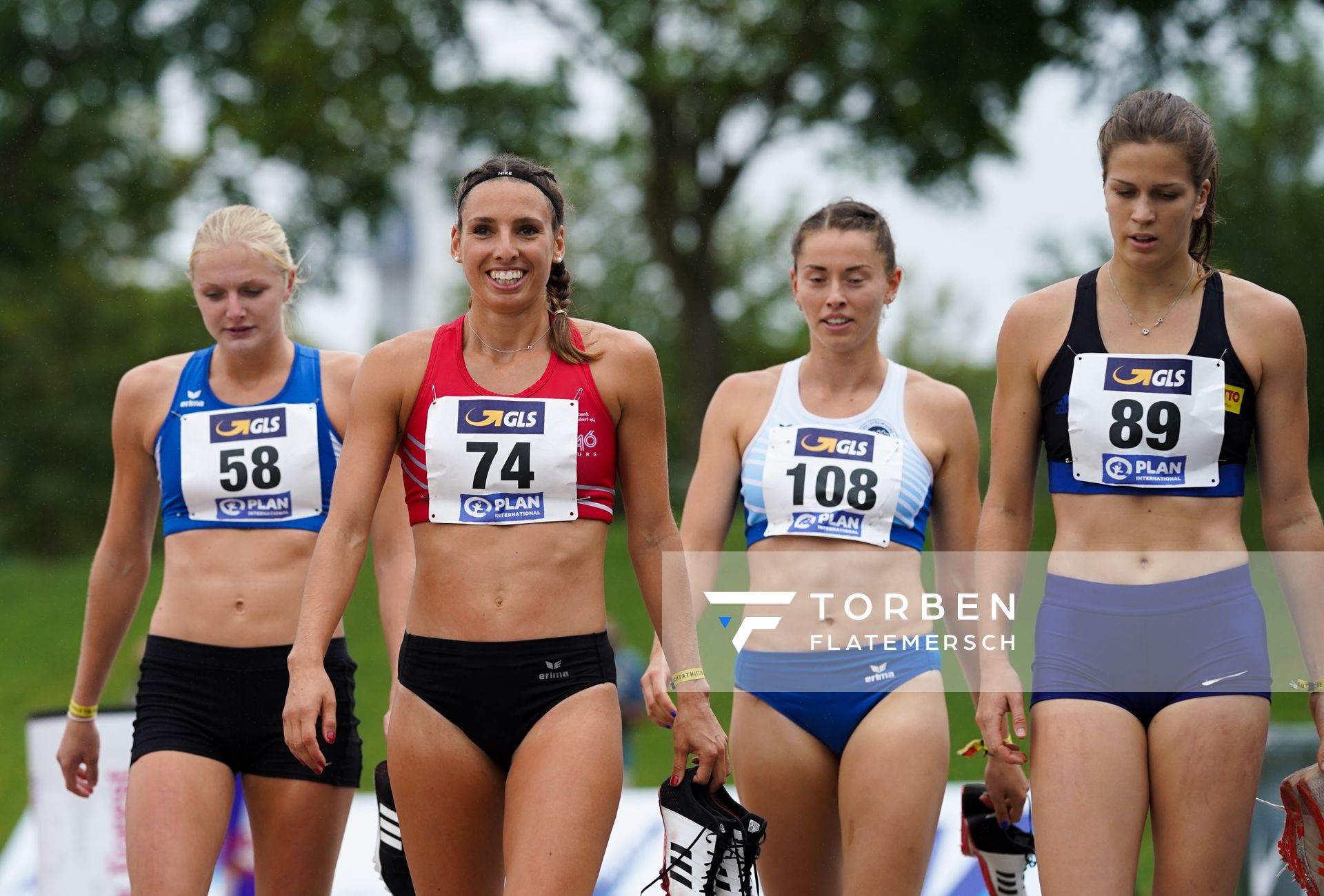 Anna-Lena Obermaier (SWC Regensburg) nach dem 100m Huerden Lauf;Deutsche Leichtathletik-Mehrkampfmeisterschaften (Tag 2) am 22.08.2020 in Vaterstetten (Bayern)