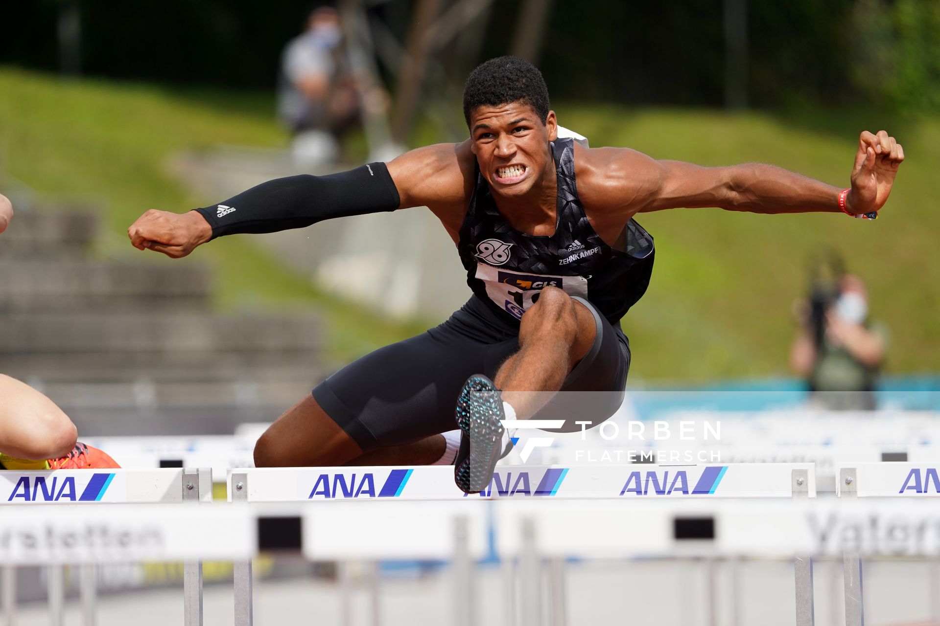 Malik Diakite (Hannover 96) ueber 110m Huerden;Deutsche Leichtathletik-Mehrkampfmeisterschaften (Tag 3) am 23.08.2020 in Vaterstetten (Bayern)