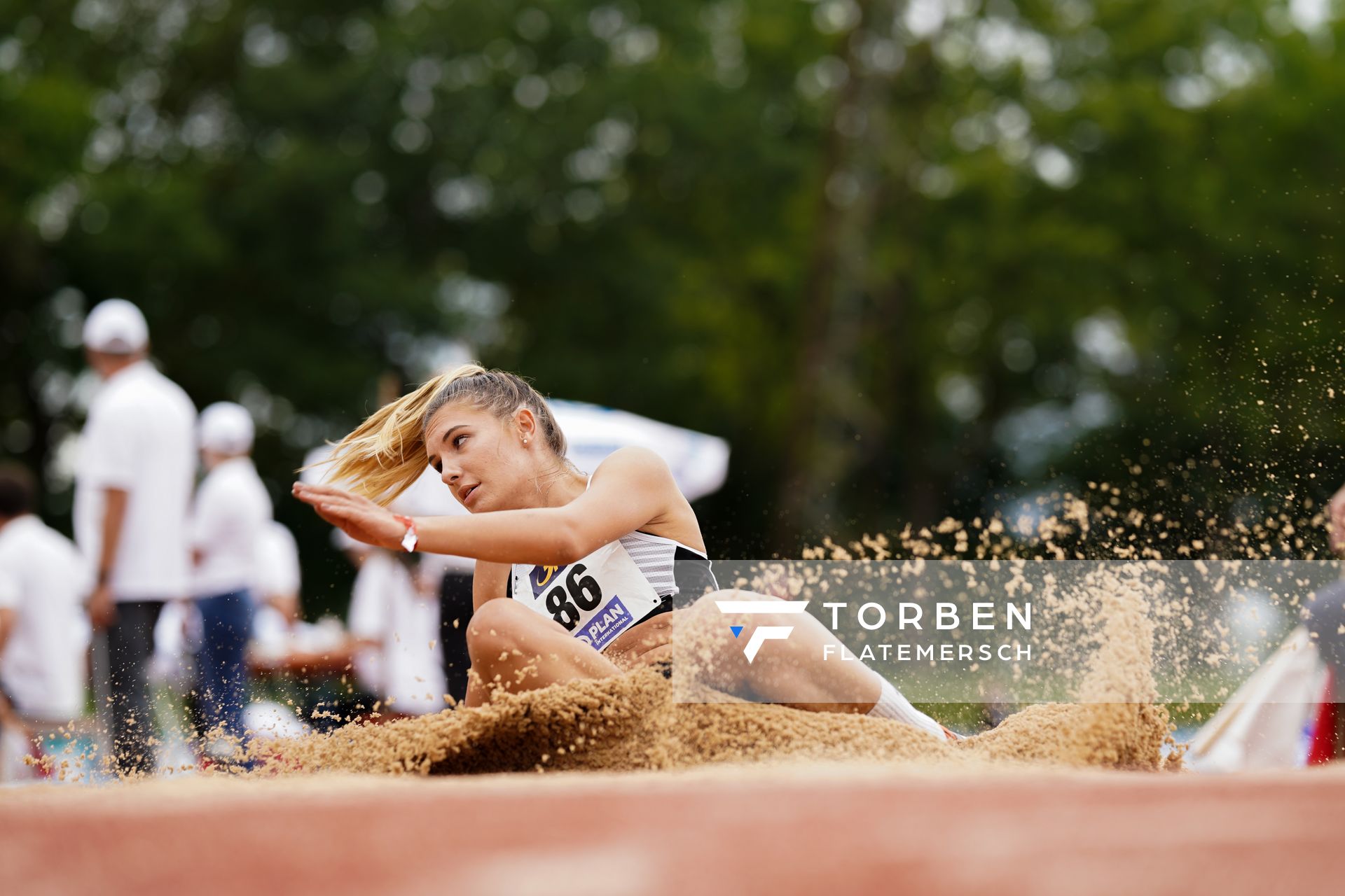 Cora Reitbauer (LG Filder) beim Weitsprung; Deutsche Leichtathletik-Mehrkampfmeisterschaften (Tag 3) am 23.08.2020 in Vaterstetten (Bayern)