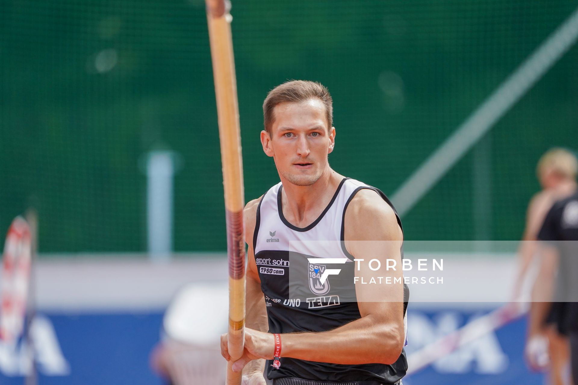 Luca Dieckmann (SSV Ulm 1846) beim Stabhoch;Deutsche Leichtathletik-Mehrkampfmeisterschaften (Tag 3) am 23.08.2020 in Vaterstetten (Bayern)