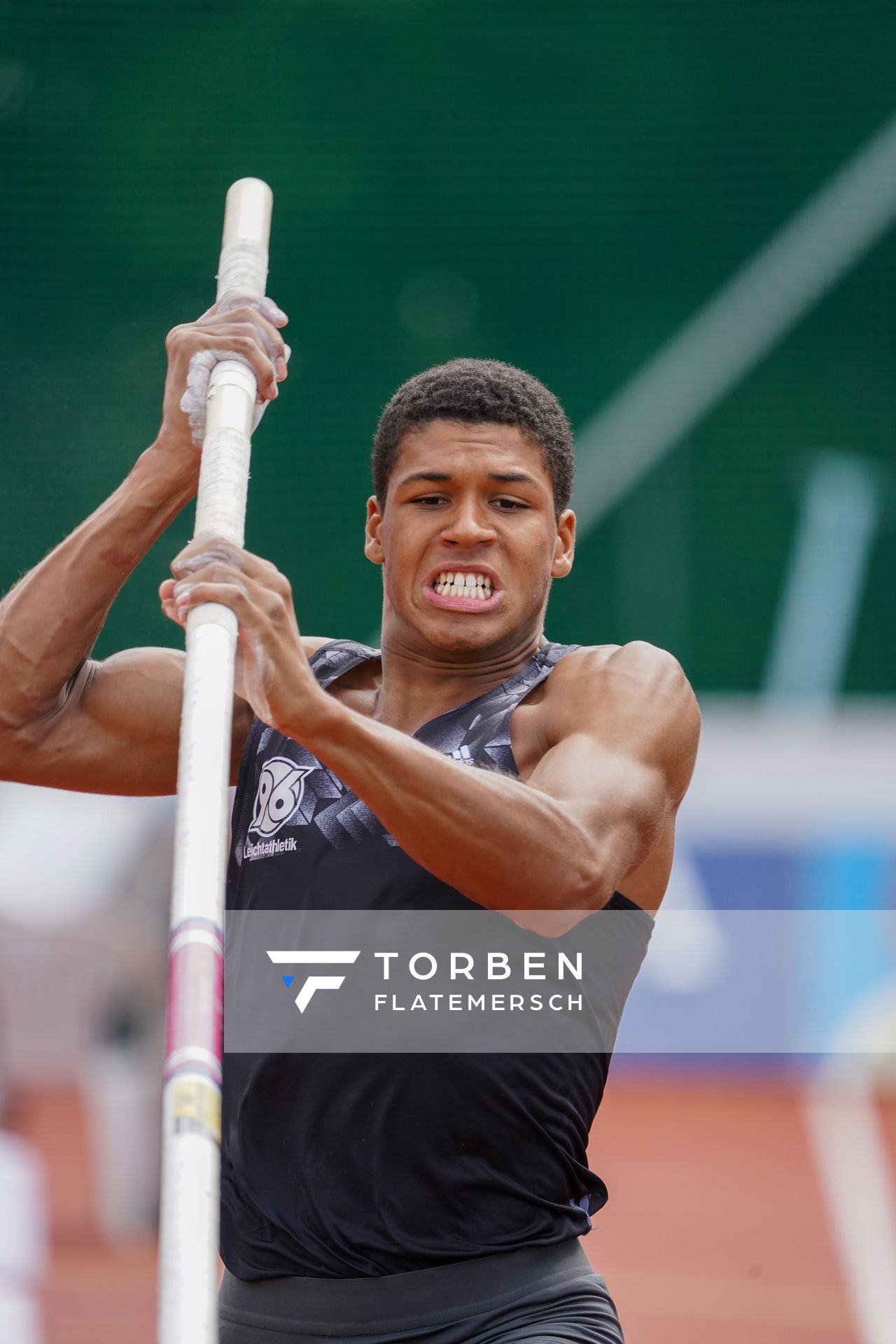 Malik Diakite (Hannover 96) beim Stabhoch;Deutsche Leichtathletik-Mehrkampfmeisterschaften (Tag 3) am 23.08.2020 in Vaterstetten (Bayern)