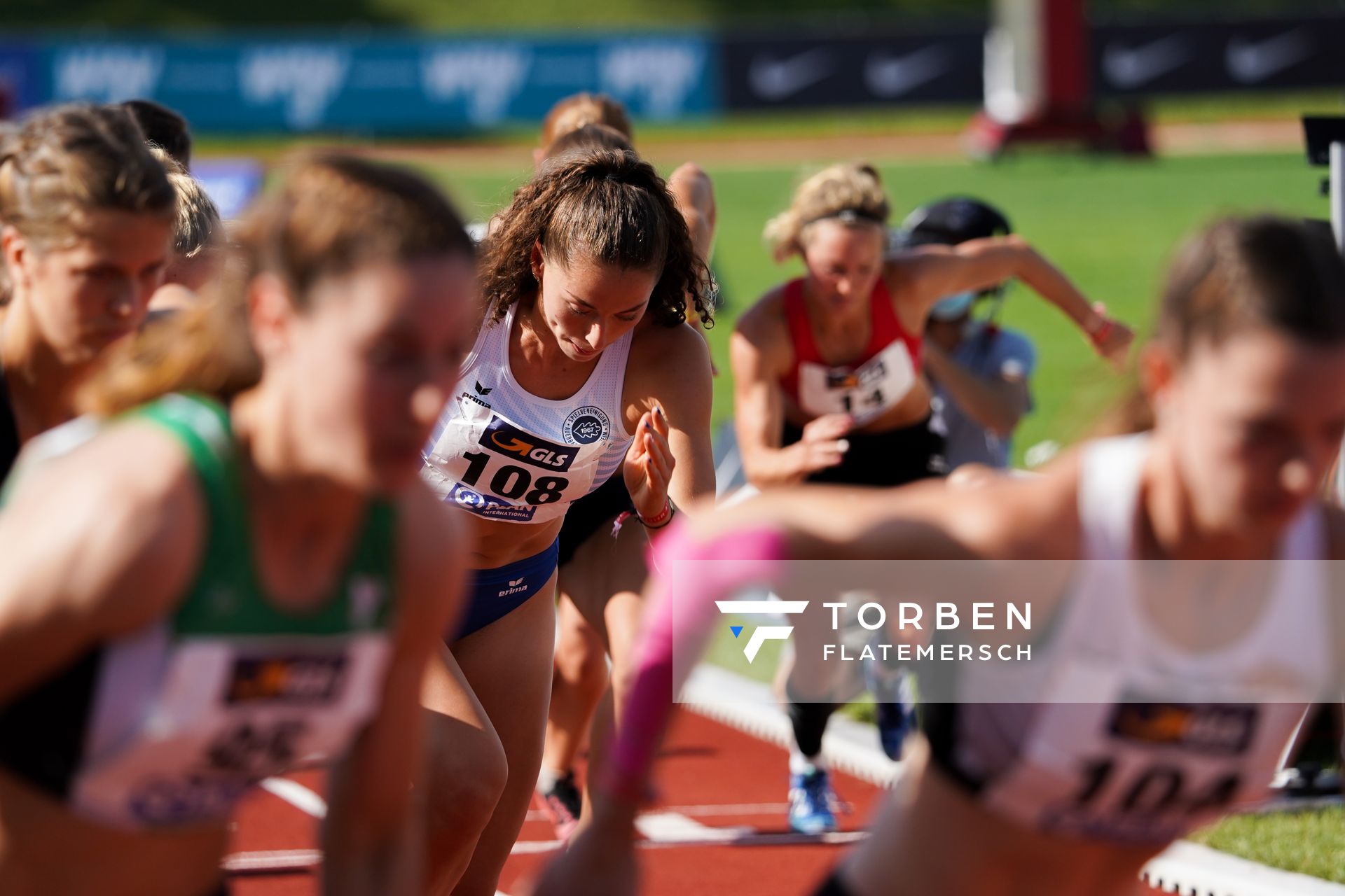 800m Start der Frauen mit Angela Stockert (SpVgg. Auerbach/Streitheim); Deutsche Leichtathletik-Mehrkampfmeisterschaften (Tag 3) am 23.08.2020 in Vaterstetten (Bayern)