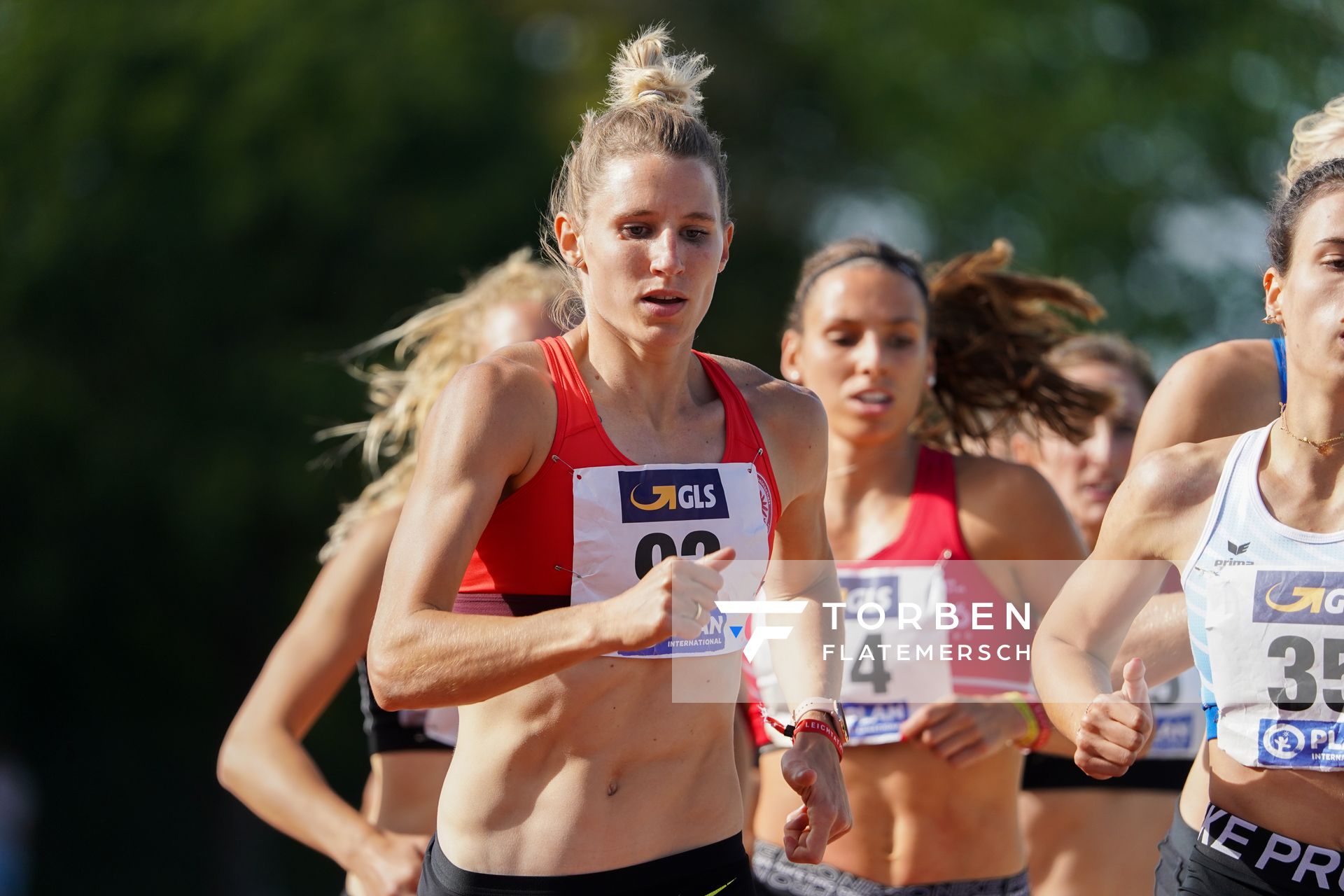 Deutsche Mehrkampfmeisterin Carolin Schaefer (LG Eintracht Frankfurt) beim 800m Lauf; Deutsche Leichtathletik-Mehrkampfmeisterschaften (Tag 3) am 23.08.2020 in Vaterstetten (Bayern)