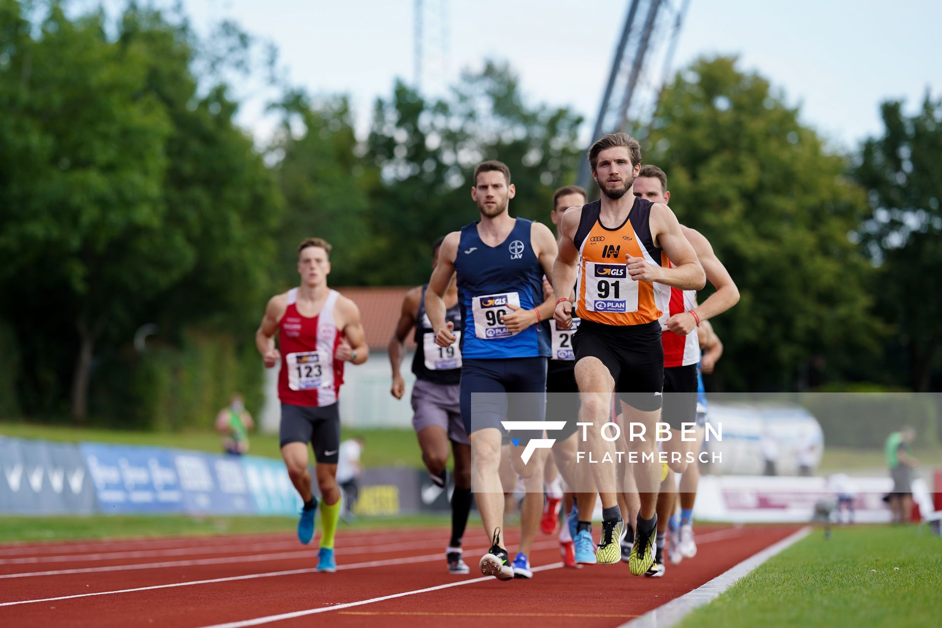 1500m der Maenner mit Jan Ruhrmann (LAV Bayer Uerdingen/Dormagen) und Mario Saur (MTV 1881 Ingolstadt; Deutsche Leichtathletik-Mehrkampfmeisterschaften (Tag 3) am 23.08.2020 in Vaterstetten (Bayern)