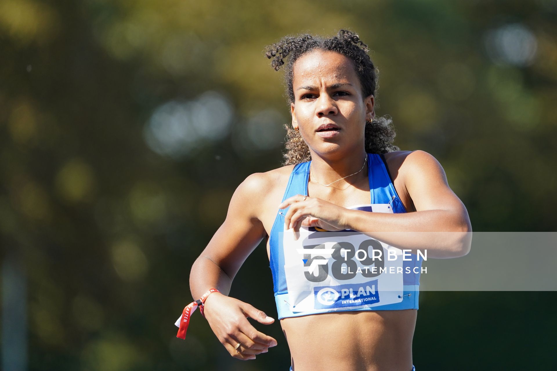 Hannah Omer (Rukeli Trollmann e. V.) im 400m Vorlauf am 04.09.2020 waehrend den deutschen Leichtathletik-Jugendmeisterschaften im Frankenstadion in Heilbronn (Tag1)