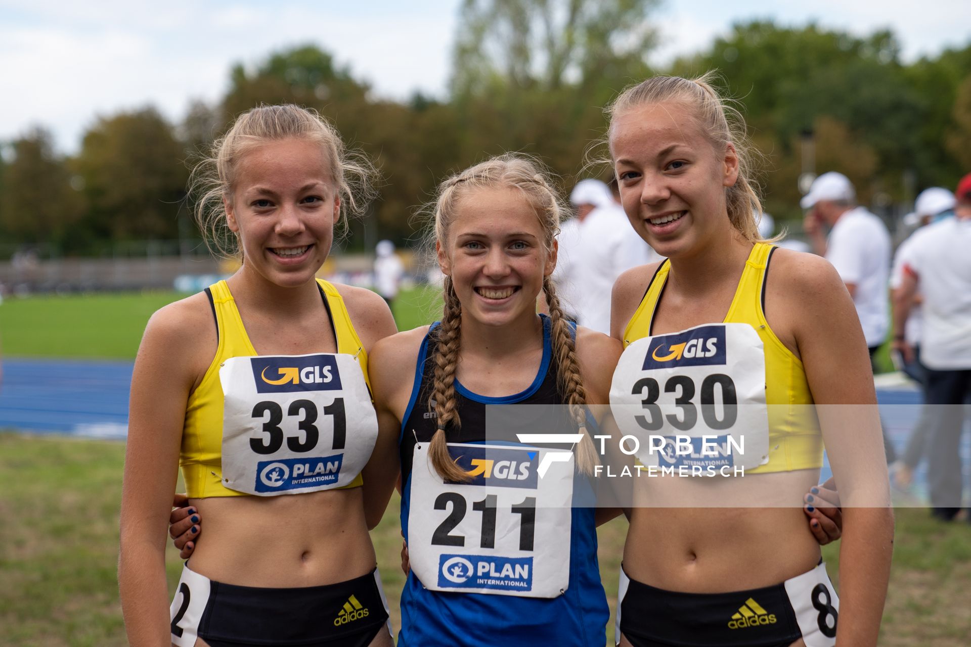 Sophie Hinrichs (VfL Loeningen), Ronja Funck (TV Jahn Walsrode) und Carolin Hinrichs (VfL Loeningen) nach den 2000m Hindernis am 04.09.2020 waehrend den deutschen Leichtathletik-Jugendmeisterschaften im Frankenstadion in Heilbronn (Tag1)