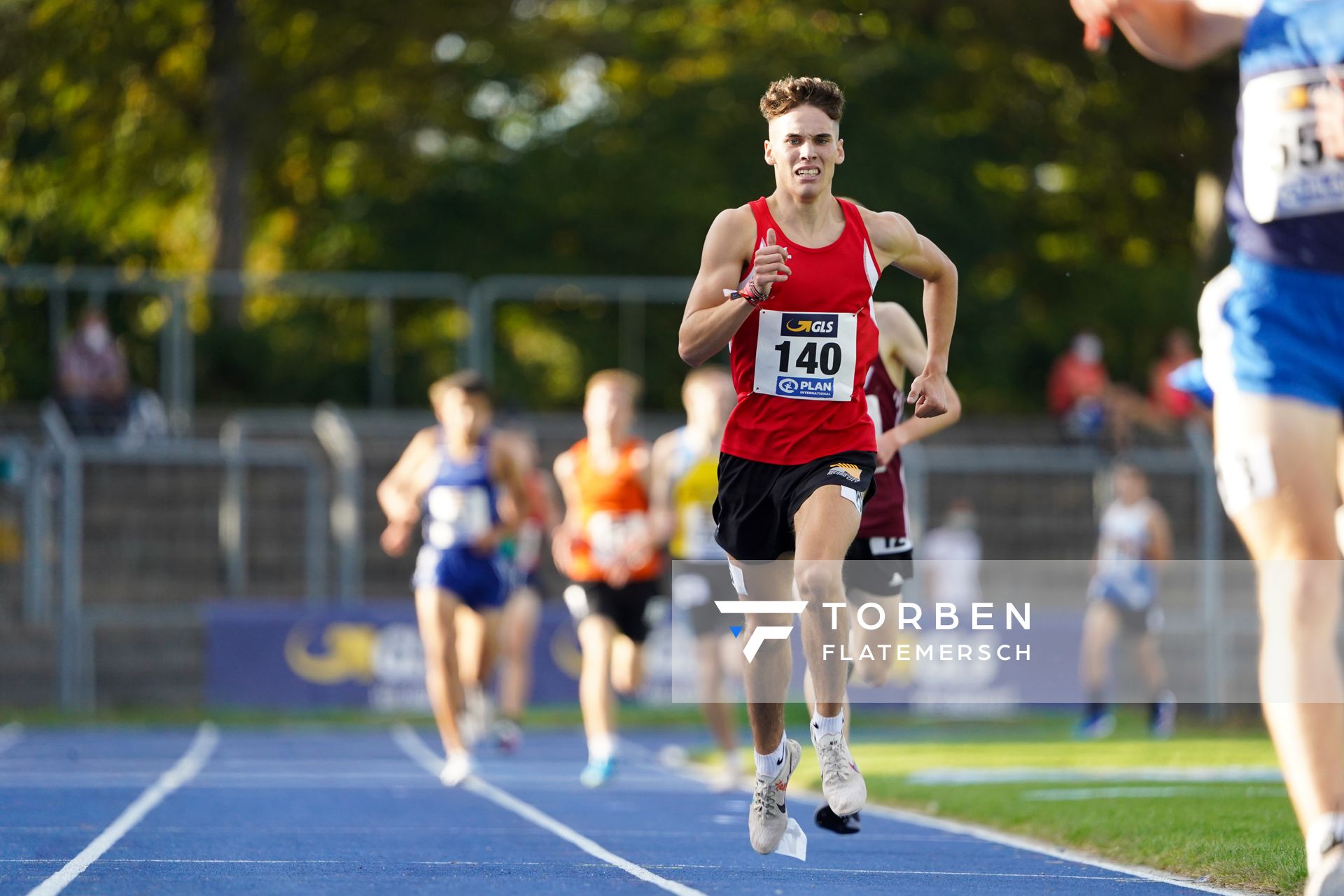 Felix Ebel (Emder Laufgemeinschaft) ueber 3000m waehrend den deutschen Leichtathletik-Jugendmeisterschaften im Frankenstadion in Heilbronn (Tag1)