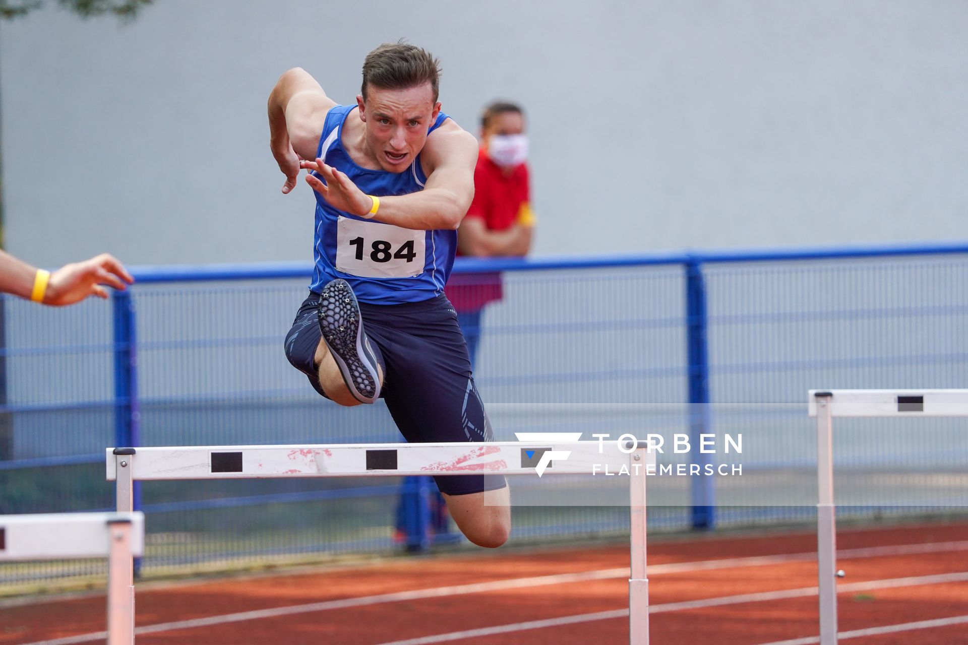 Jonas Pannevis (LG Kreis Verden) gewinnt ueber 400m Huerden der Maenner am 12.09.2020 waehrend den niedersaechsischen Leichtathletik-Landesmeisterschaften im Erika-Fisch-Stadion in Hannover (Tag 1)