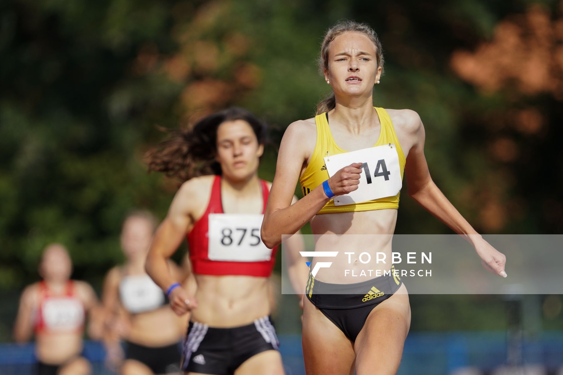 Xenia Krebs (VfL Loeningen) gewinnt vor Anne Gebauer (VfL Eintracht Hannover) ueber 800m am 13.09.2020 waehrend den niedersaechsischen Leichtathletik-Landesmeisterschaften im Erika-Fisch-Stadion in Hannover (Tag 2)