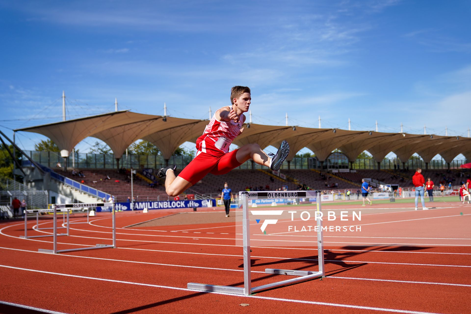 Tom Deicke (Bremer LT) ueber 400m Huerden am 19.09.2020 waehrend den niedersaechsischen Leichtathletik-Landesmeisterschaften U18/U20 im Stadion am Marschweg in Oldenburg (Tag 1)