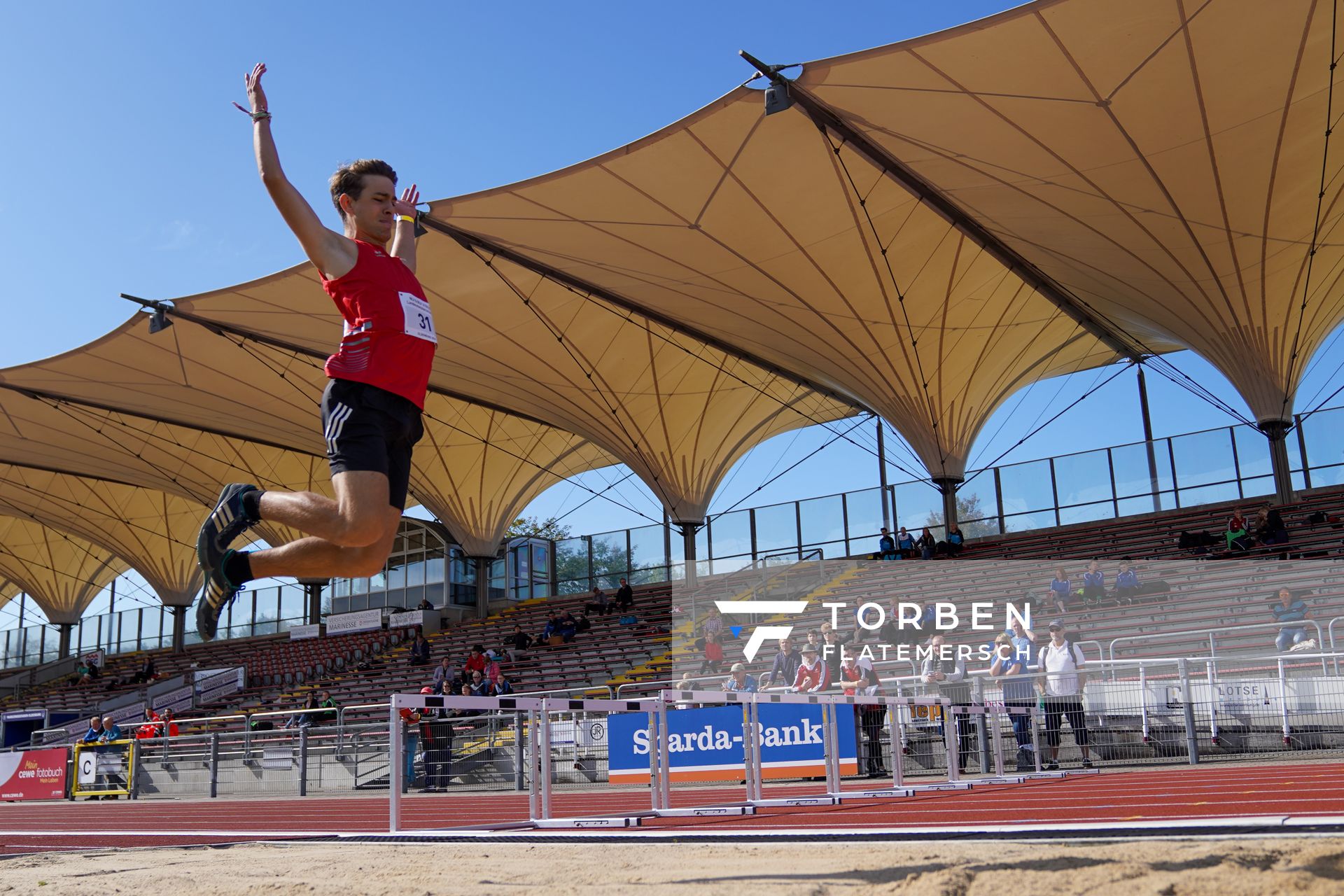 Jonas Buchberger (DSC Oldenburg) im Weitsprung am 19.09.2020 waehrend den niedersaechsischen Leichtathletik-Landesmeisterschaften U18/U20 im Stadion am Marschweg in Oldenburg (Tag 1)