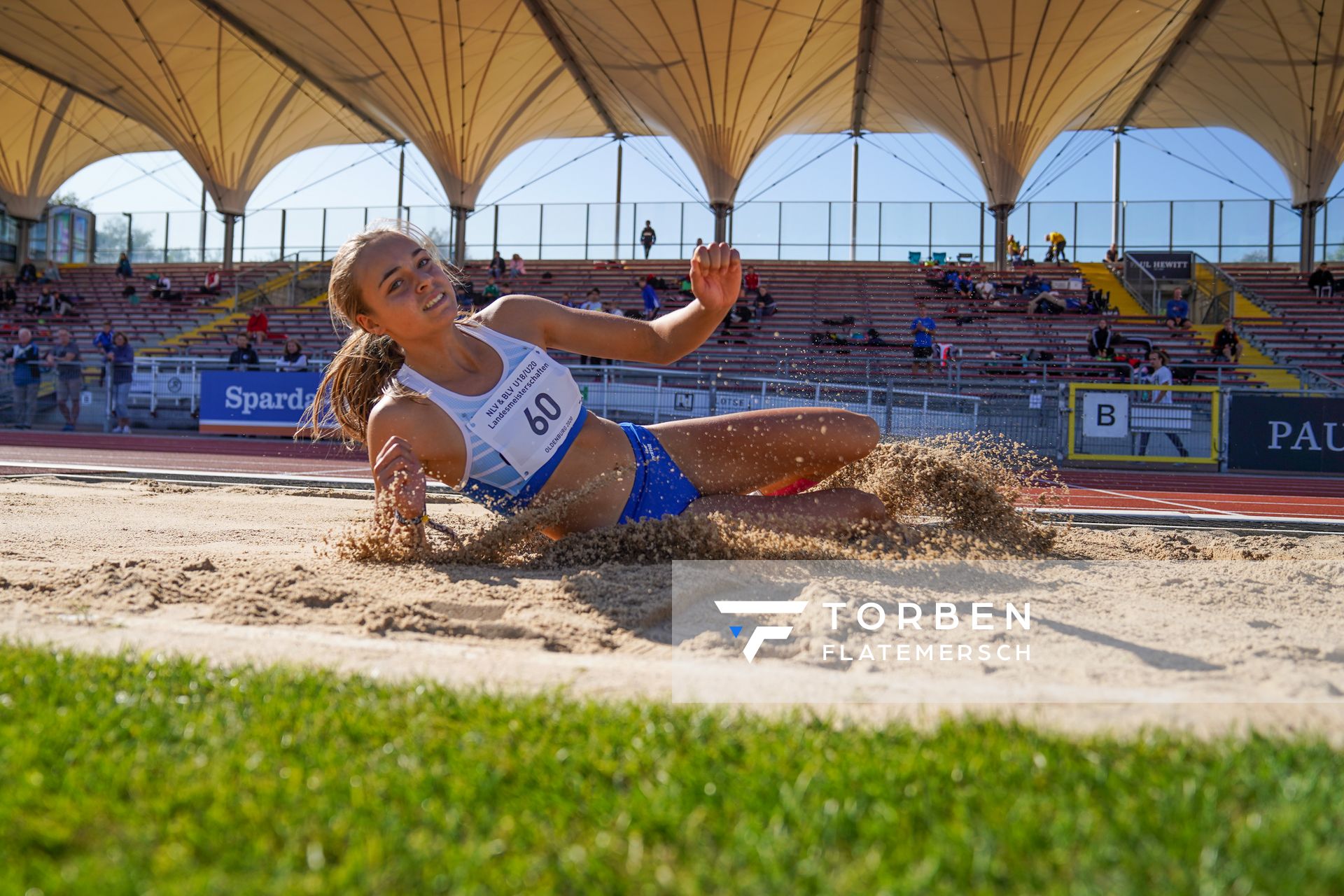 Melina Schroeder (Garbsener SC) im Weitsprung am 19.09.2020 waehrend den niedersaechsischen Leichtathletik-Landesmeisterschaften U18/U20 im Stadion am Marschweg in Oldenburg (Tag 1)