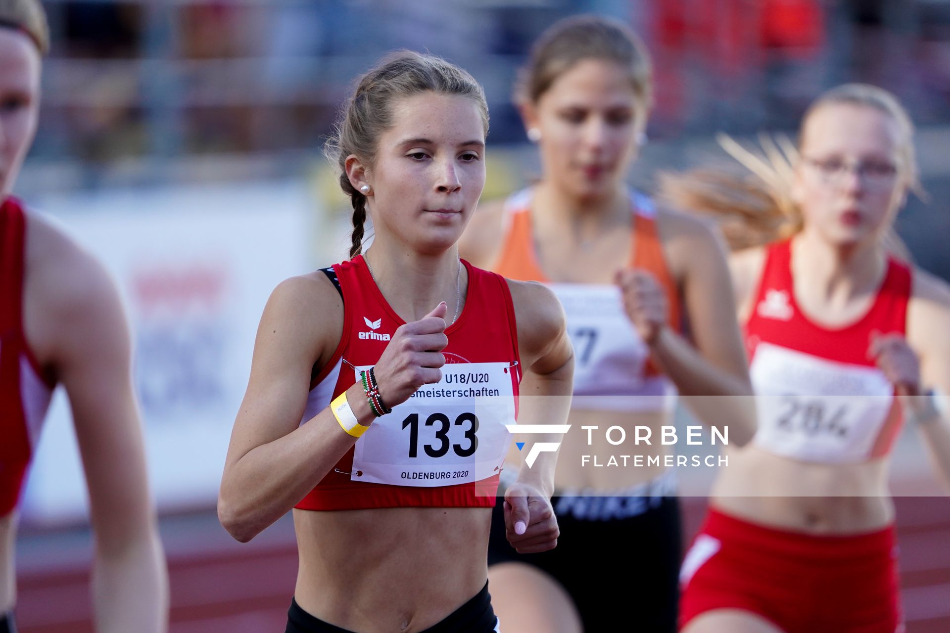 Laura-Marie Brockmann (LG Osnabrueck) ueber 800m am 19.09.2020 waehrend den niedersaechsischen Leichtathletik-Landesmeisterschaften U18/U20 im Stadion am Marschweg in Oldenburg (Tag 1)