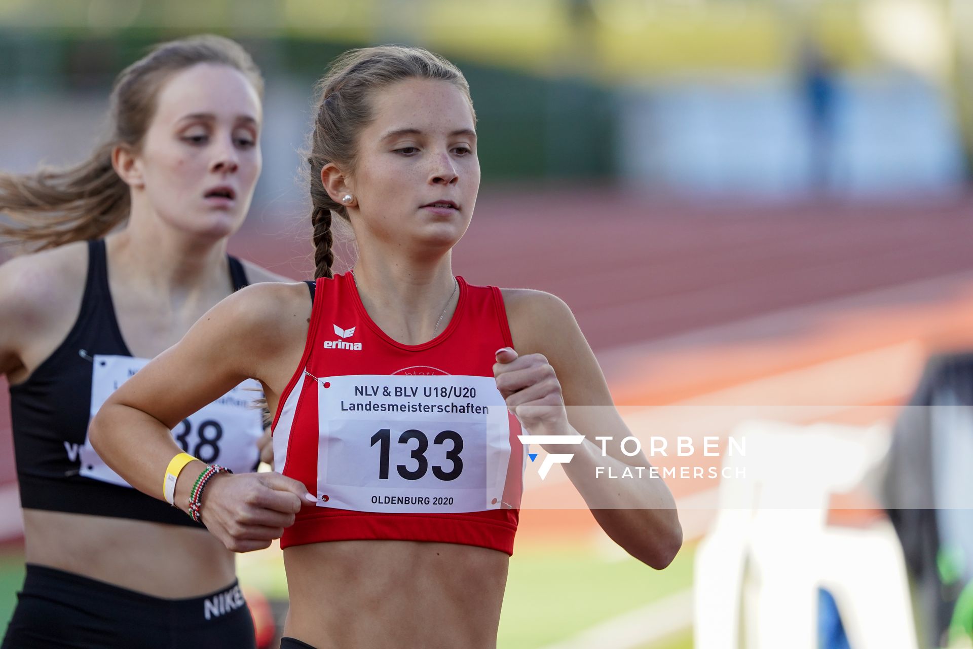 Laura-Marie Brockmann (LG Osnabrueck) ueber 800m am 19.09.2020 waehrend den niedersaechsischen Leichtathletik-Landesmeisterschaften U18/U20 im Stadion am Marschweg in Oldenburg (Tag 1)