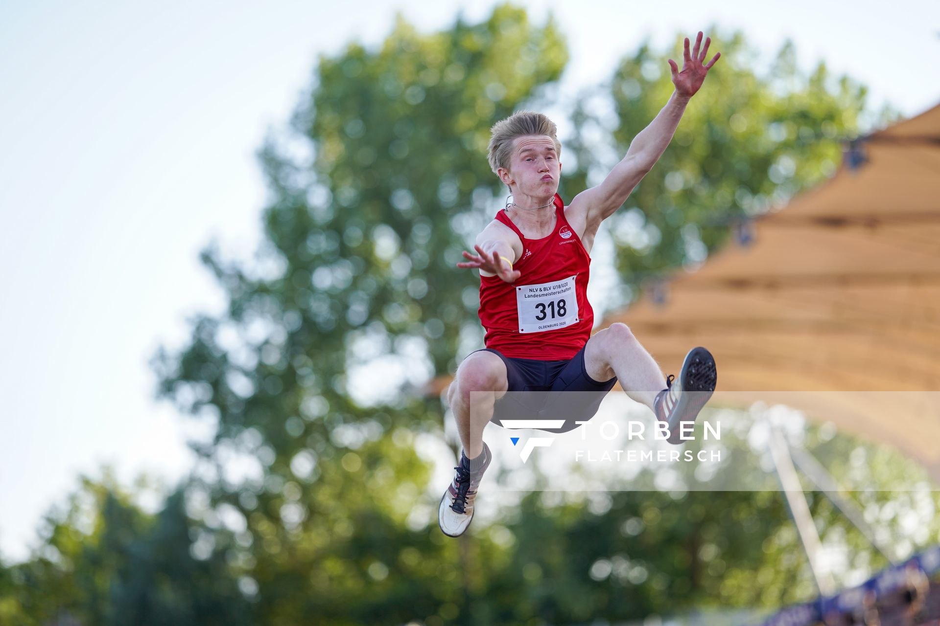 Luis Grewe (VfL Eintracht Hannover) im Weitsprung am 19.09.2020 waehrend den niedersaechsischen Leichtathletik-Landesmeisterschaften U18/U20 im Stadion am Marschweg in Oldenburg (Tag 1)