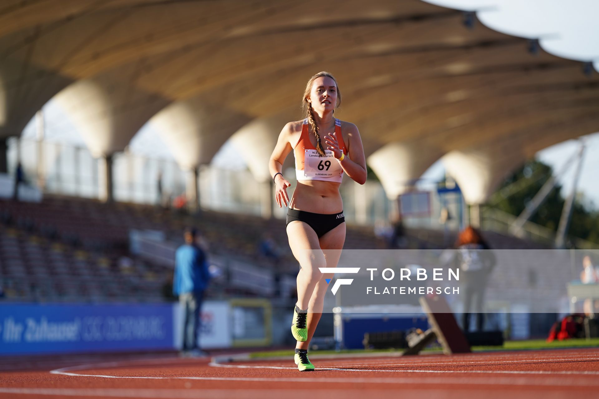 Jasmin Wegener (Hannover Athletics) ueber 3000m am 19.09.2020 waehrend den niedersaechsischen Leichtathletik-Landesmeisterschaften U18/U20 im Stadion am Marschweg in Oldenburg (Tag 1)