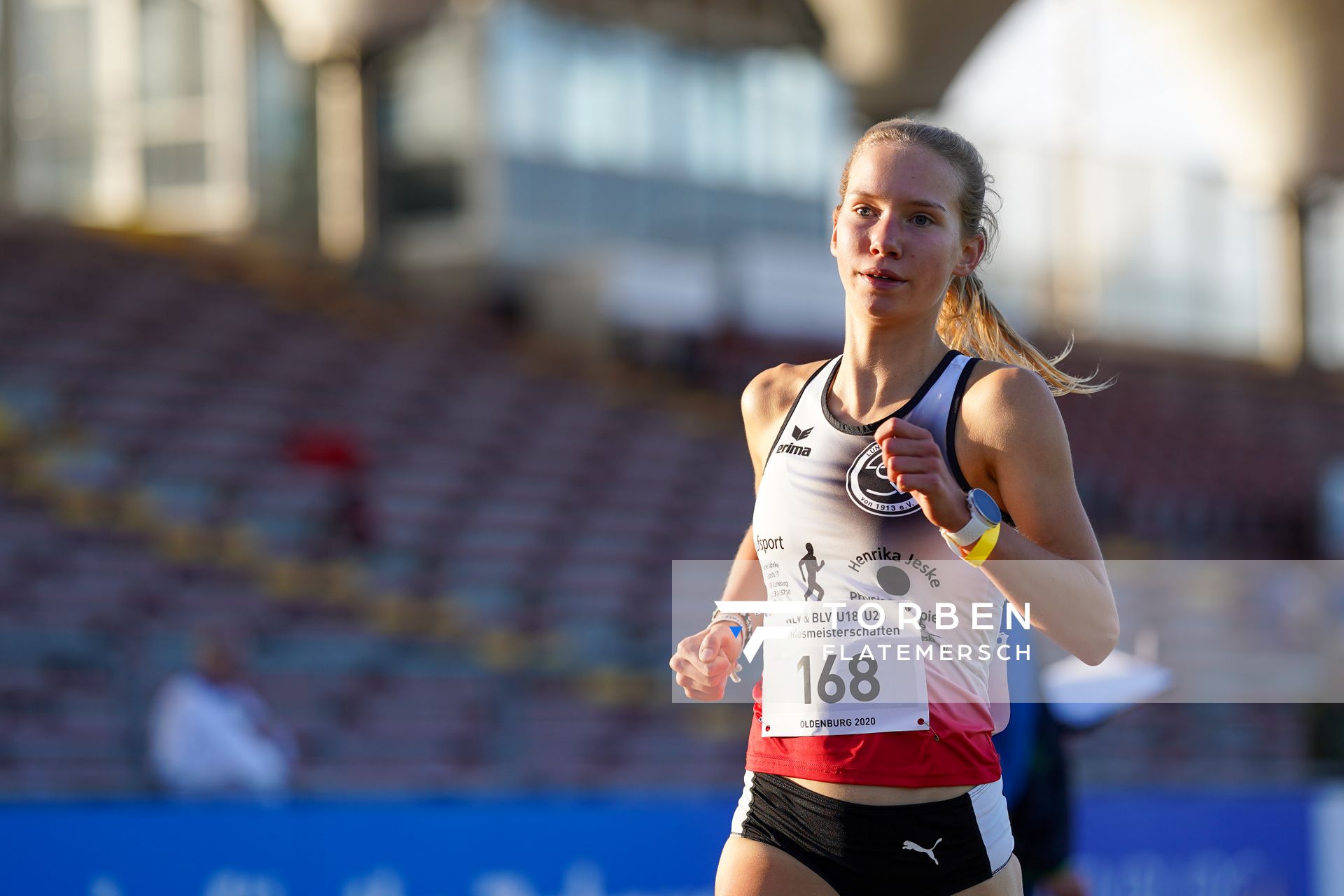 Svea Timm (Lueneburger SV) ueber 3000m am 19.09.2020 waehrend den niedersaechsischen Leichtathletik-Landesmeisterschaften U18/U20 im Stadion am Marschweg in Oldenburg (Tag 1)