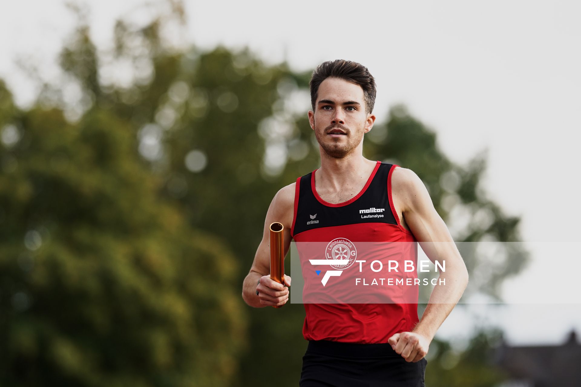 Marvin Dierker (LG Osnabrueck) als Schlusslaeufer der 4x1500m Staffel am 02.10.2020 im Sportpark Gretesch beim Staffelwettkampf der LG Osnabrueck