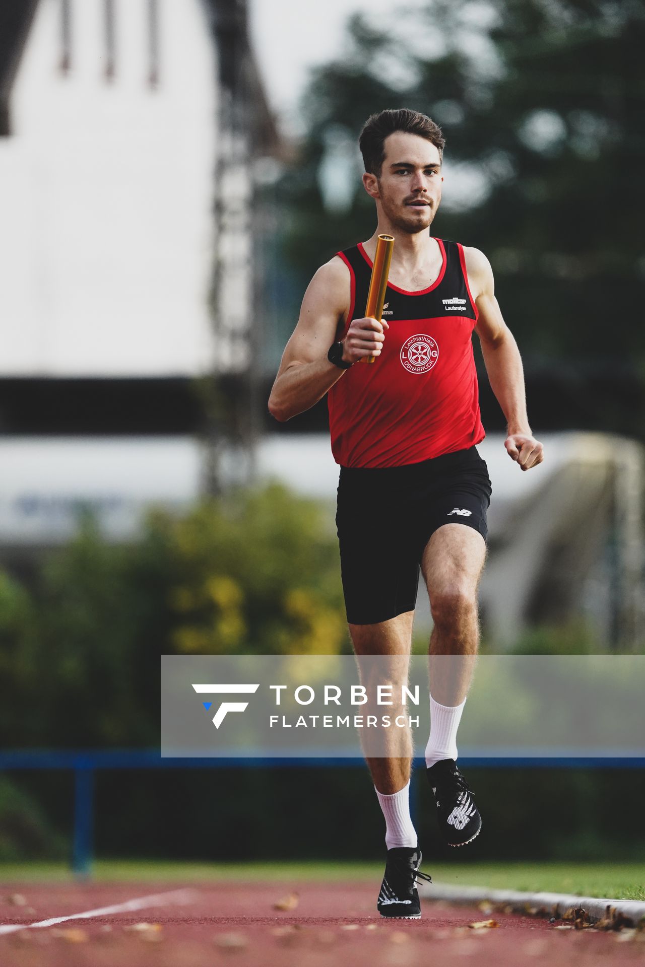 Marvin Dierker (LG Osnabrueck) als Schlusslaeufer der 4x1500m Staffel am 02.10.2020 im Sportpark Gretesch beim Staffelwettkampf der LG Osnabrueck