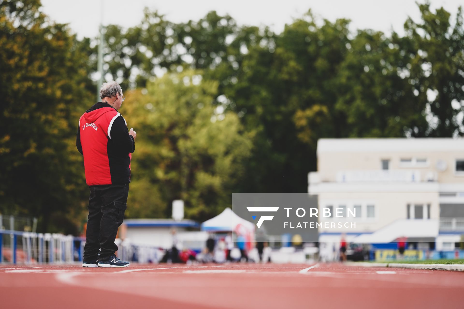 Anton Siemer (LG Osnabrueck) stopp die Zwischenzeiten am 02.10.2020 im Sportpark Gretesch beim Staffelwettkampf der LG Osnabrueck