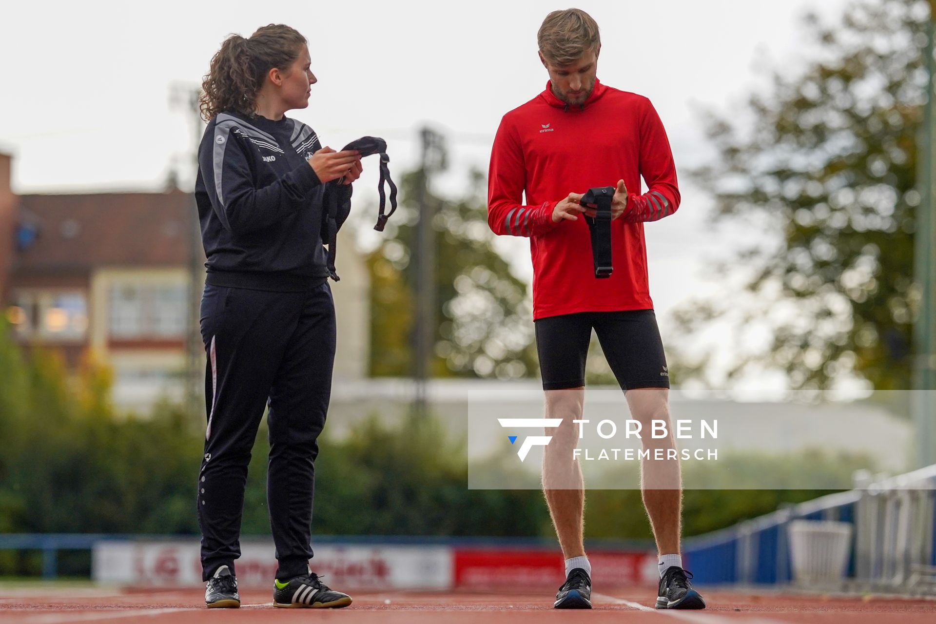 Fabian Dammermann (LG Osnabrueck) mit der Smartrack-App am 15.10.2020 im Sportpark Gretesch