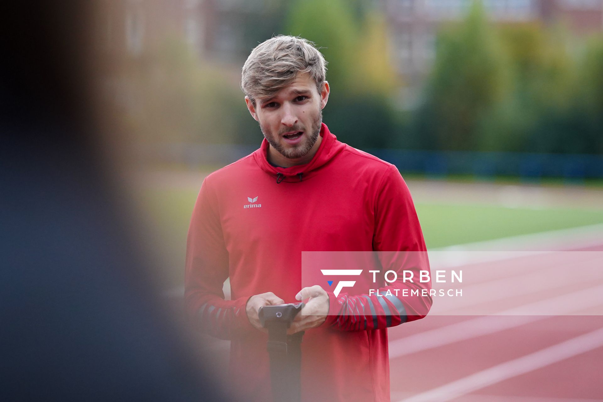 Fabian Dammermann (LG Osnabrueck) mit der Smartrack-App am 15.10.2020 im Sportpark Gretesch
