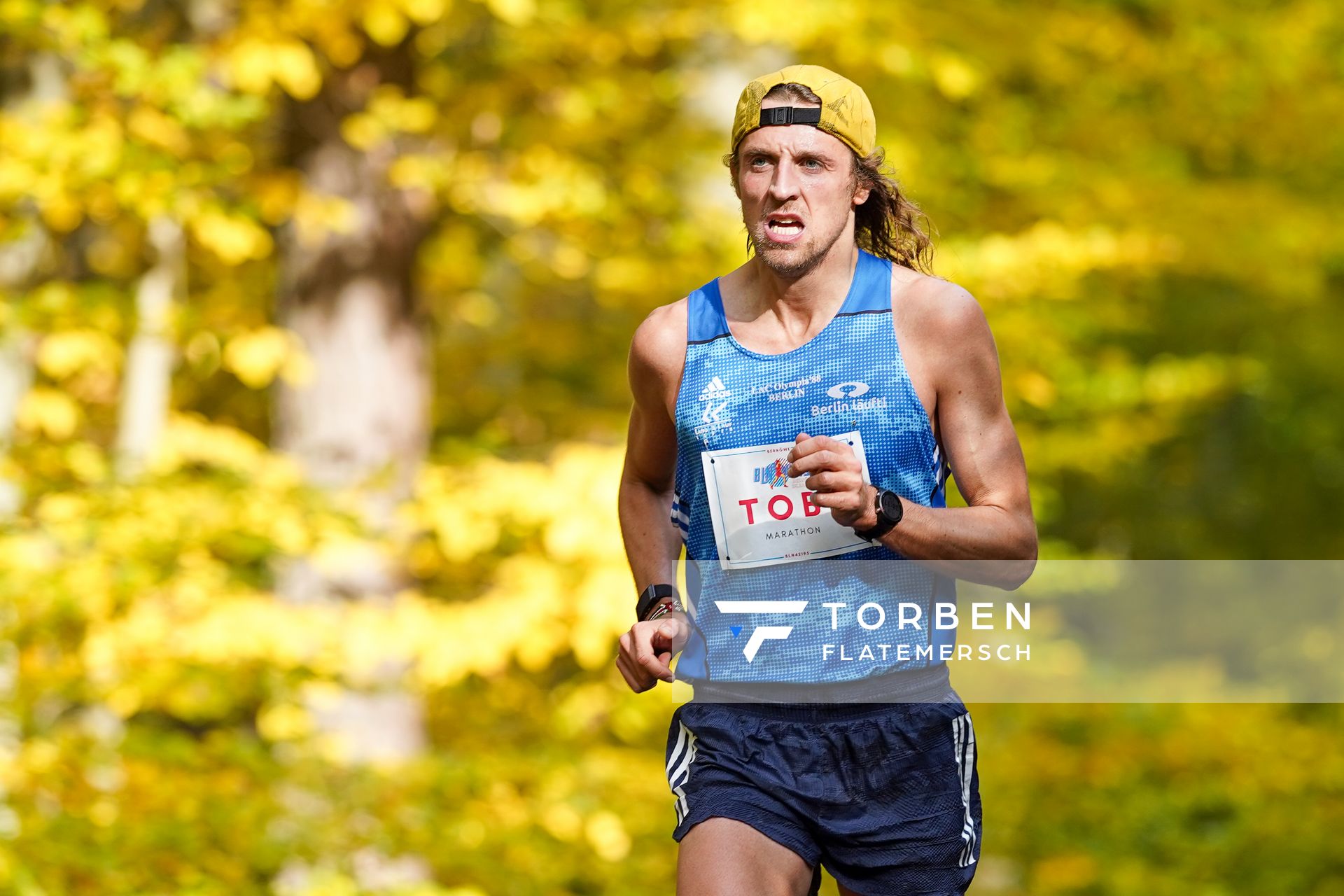 Tobias Singer (LAC Olympia 88 Berlin) am 25.10.2020 beim BLN 42195 Halbmarathon & Marathon in Bernoewe (Stadt Oranienburg)