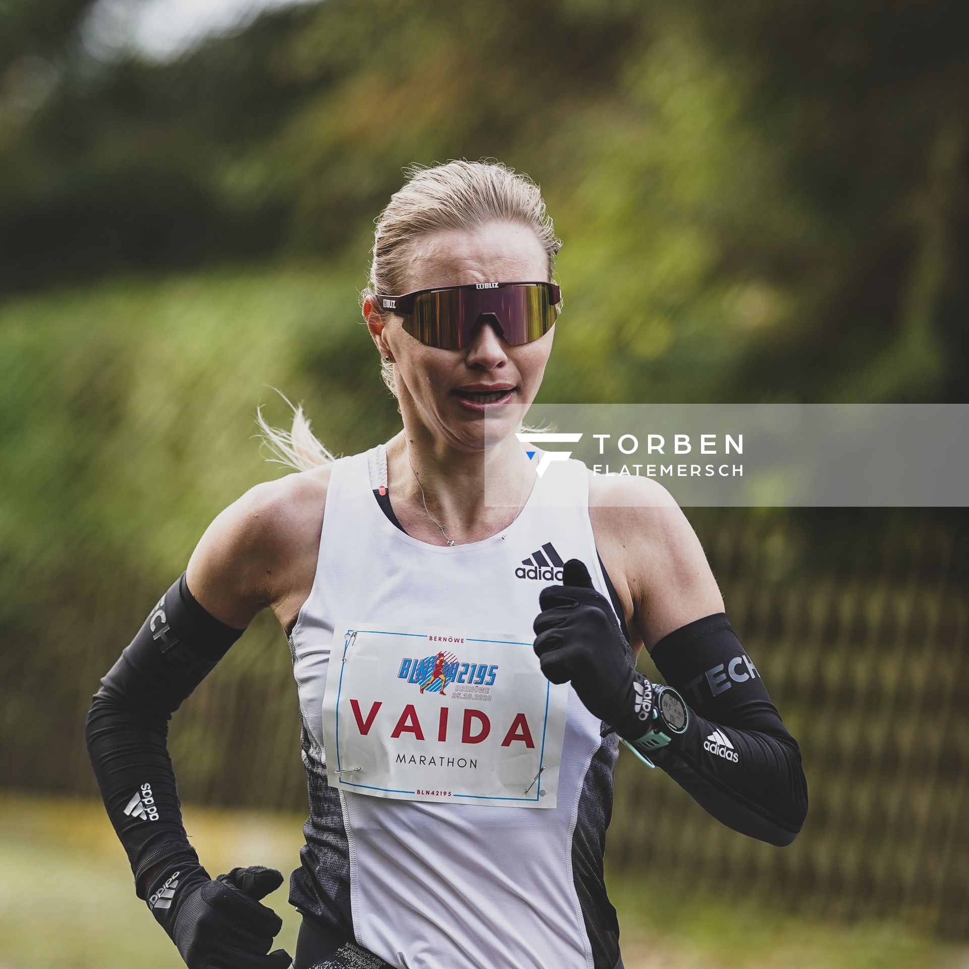 Vaida Zusinaite (Lithuania) am 25.10.2020 beim BLN 42195 Halbmarathon & Marathon in Bernoewe (Stadt Oranienburg)