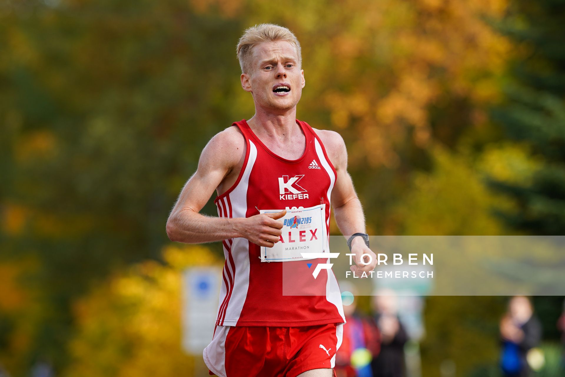 Alexander Hirschhaeuser (ASC Breidenbach) am 25.10.2020 beim BLN 42195 Halbmarathon & Marathon in Bernoewe (Stadt Oranienburg)