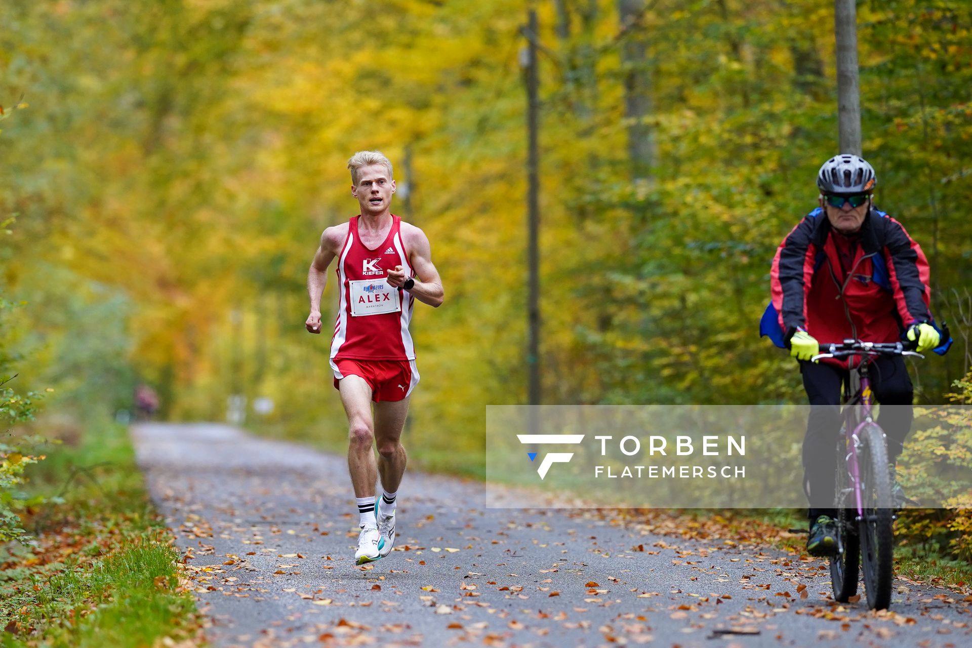 Alexander Hirschhaeuser (ASC Breidenbach) am 25.10.2020 beim BLN 42195 Halbmarathon & Marathon in Bernoewe (Stadt Oranienburg)