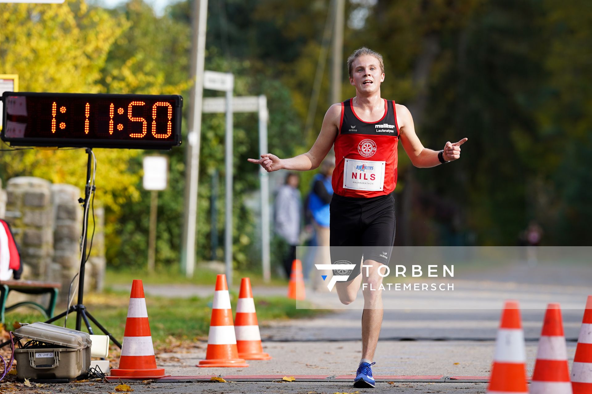 Nils Huhtakangas (LG Osnabrueck) am 25.10.2020 beim BLN 42195 Halbmarathon & Marathon in Bernoewe (Stadt Oranienburg)