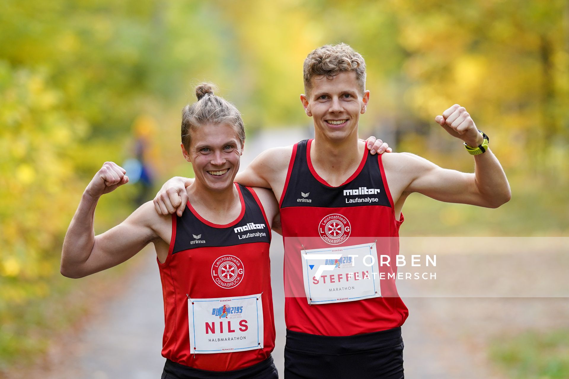 Nils Huhtakangas (LG Osnabrueck) und Steffen Riestepatt (LG Osnabrueck) am 25.10.2020 beim BLN 42195 Halbmarathon & Marathon in Bernoewe (Stadt Oranienburg)