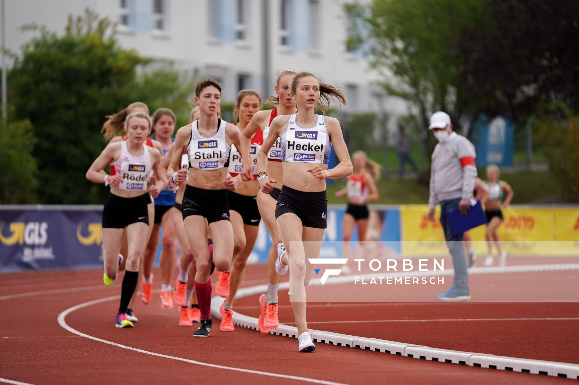 Emma Heckel (LG TELIS FINANZ Regensburg) am 01.05.2021 waehrend der Deutschen Meisterschaften Langstrecke im Otto-Schott-Sportzentrum in Mainz
