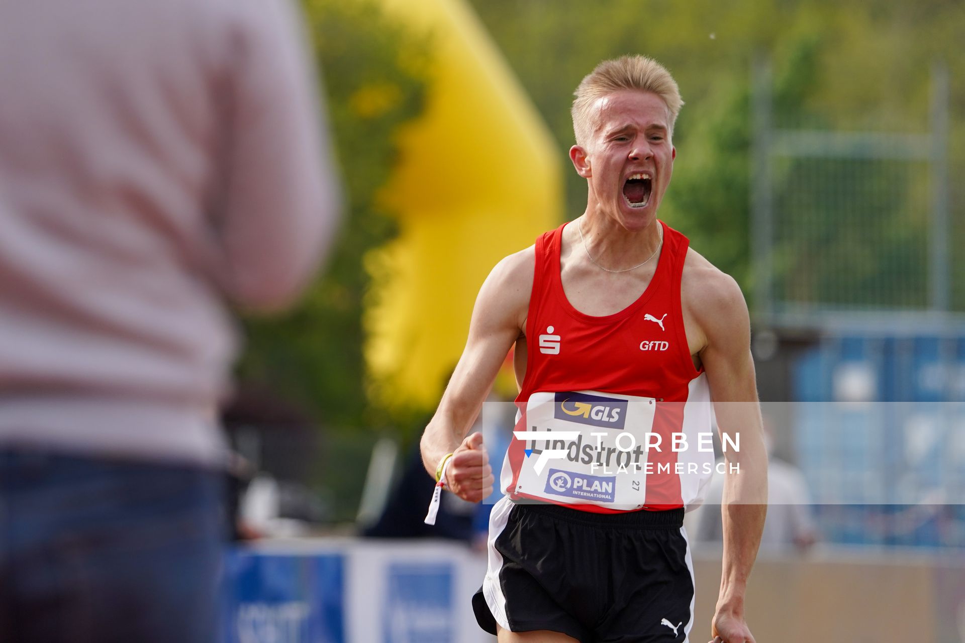 Neuer Deutscher Meister ueber 10000m der maennlichen U20 Henrik Lindstrot (LG Olympia Dortmund) am 01.05.2021 waehrend der Deutschen Meisterschaften Langstrecke im Otto-Schott-Sportzentrum in Mainz