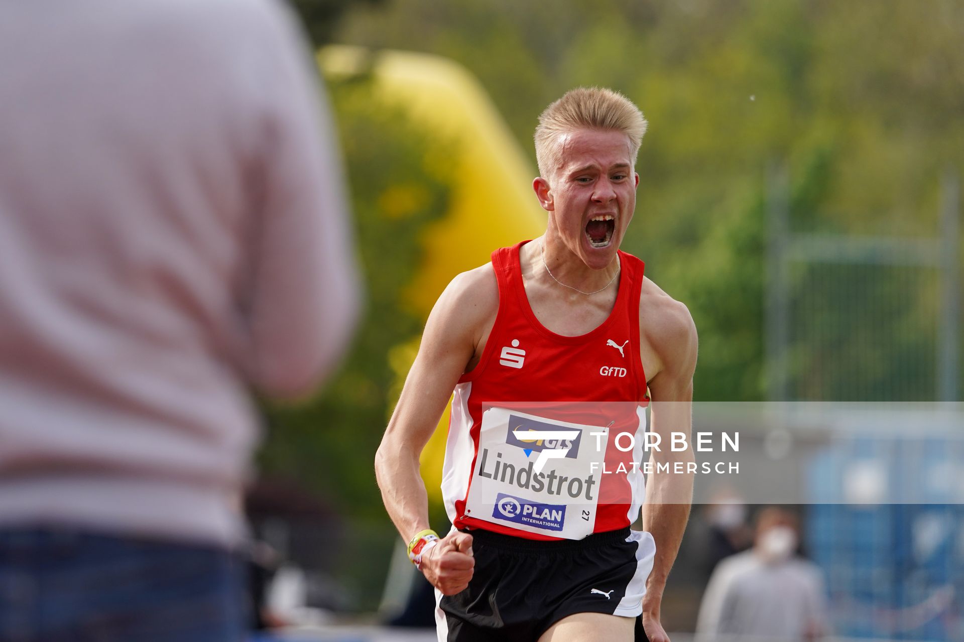 Neuer Deutscher Meister ueber 10000m der maennlichen U20 Henrik Lindstrot (LG Olympia Dortmund) am 01.05.2021 waehrend der Deutschen Meisterschaften Langstrecke im Otto-Schott-Sportzentrum in Mainz