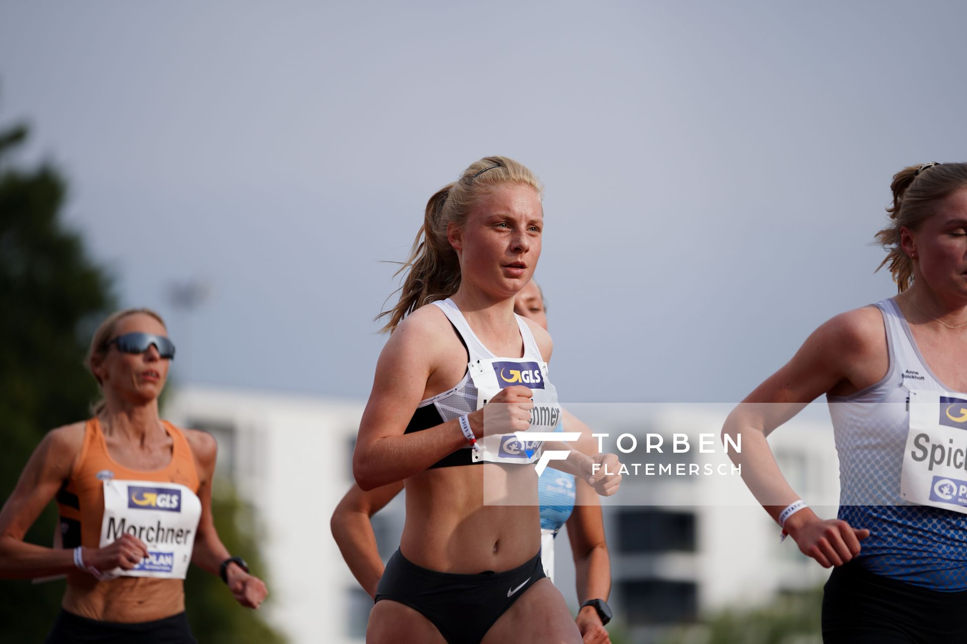Sophie Kretschmer (LAC Aschersleben) am 01.05.2021 waehrend der Deutschen Meisterschaften Langstrecke im Otto-Schott-Sportzentrum in Mainz