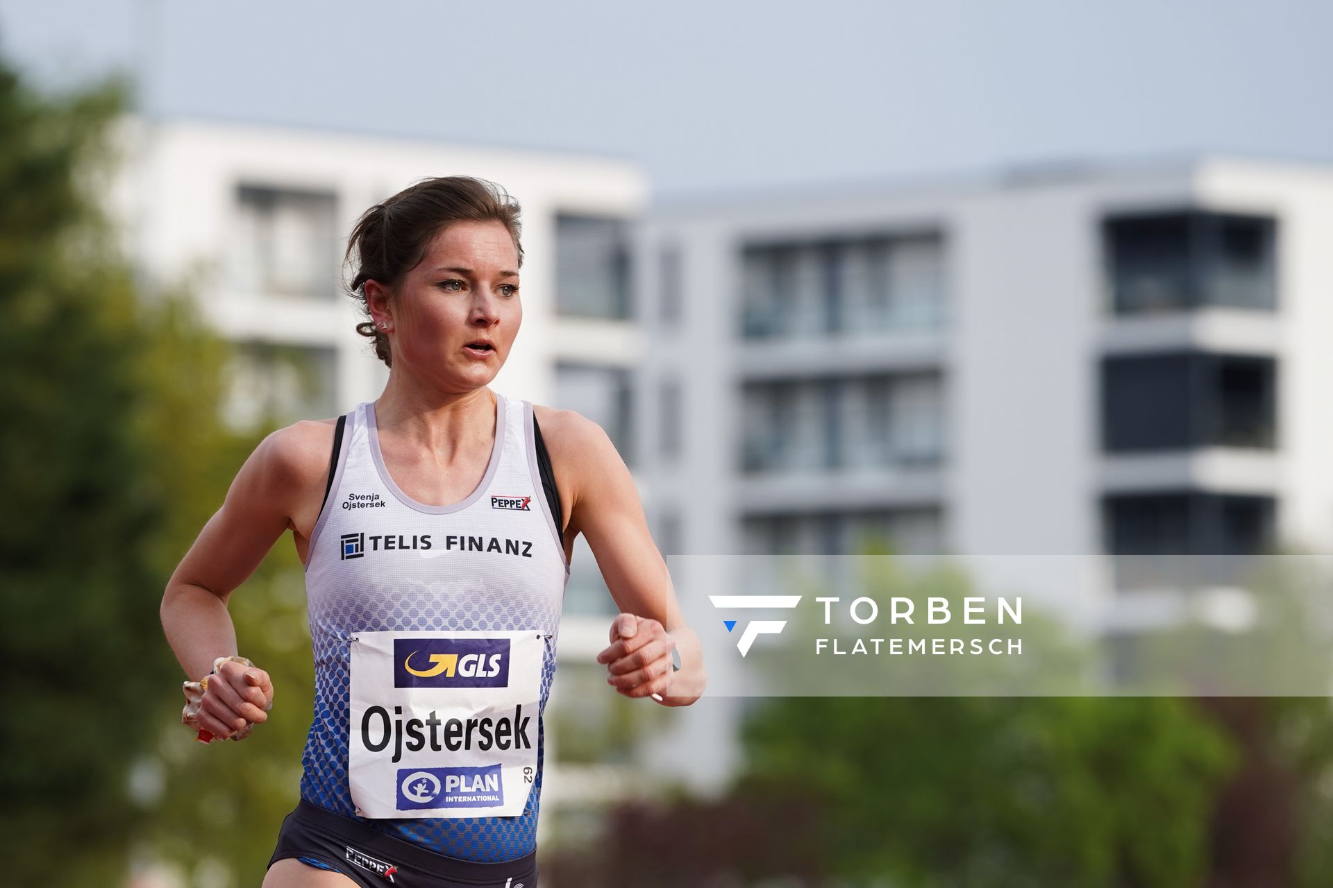 Svenja Ojstersek (LG TELIS FINANZ Regensburg) am 01.05.2021 waehrend der Deutschen Meisterschaften Langstrecke im Otto-Schott-Sportzentrum in Mainz